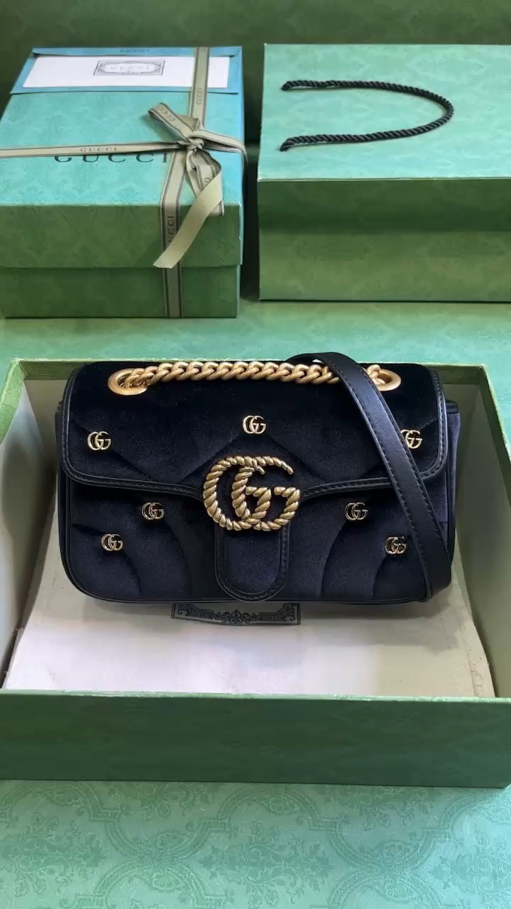 Gucci Marmont Crossbody & Shoulder Bags Black Velvet Chains