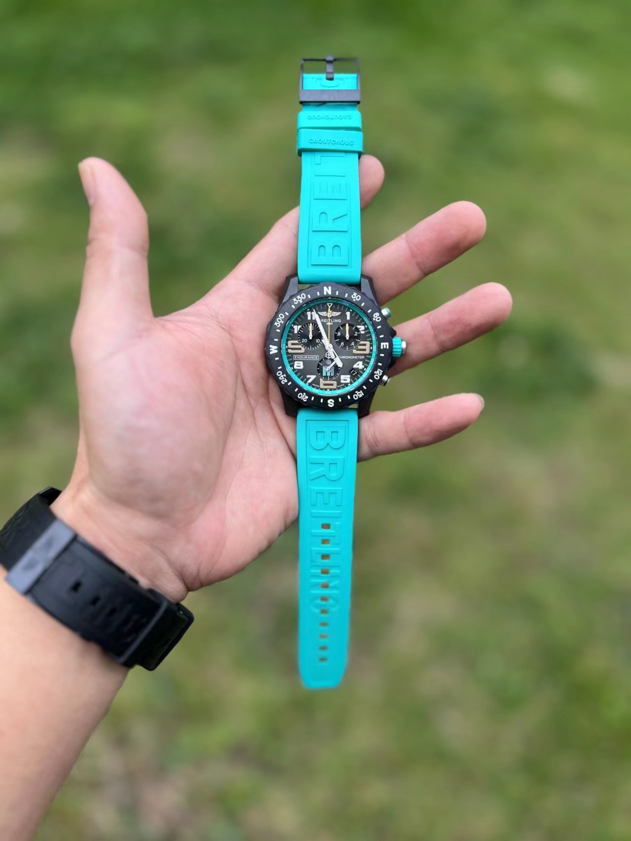 NO:145829,Breitling's new limited edition!  Breitling special model is available!  Breitling full carbon fiber six-pin chronograph watch is very light and comfortable to use. 11 colors. This is also very handsome for girls. Absolutely exclusive. Original movement, two-way rotating bezel, sapphire crystal glass, non-screw crown, natural rubber belt. Sapphire glass mirror. The dial diameter is 44mm. I said it three times. Ours is carbon fiber, carbon fiber, and all carbon fiber. The packaging is back. All accessories. The movement is original. Ha, breitling19860909百年灵新限量款！ 百年灵特别款上市！ 百年灵全碳纤维六针计时腕表 上手很轻很舒服 11颜色 这款女生戴也非常帅 绝对的独家款 原装机芯 双向旋转表圈 蓝宝石水晶玻璃 非旋入表冠 天然橡胶带.蓝宝石玻璃镜面.表盘直径为44mm,重要事情说三遍 我们的是碳纤维,碳纤维,全碳纤维的. 包装是后配的 所有配件 机芯都是原装哈,,breitling,Watch