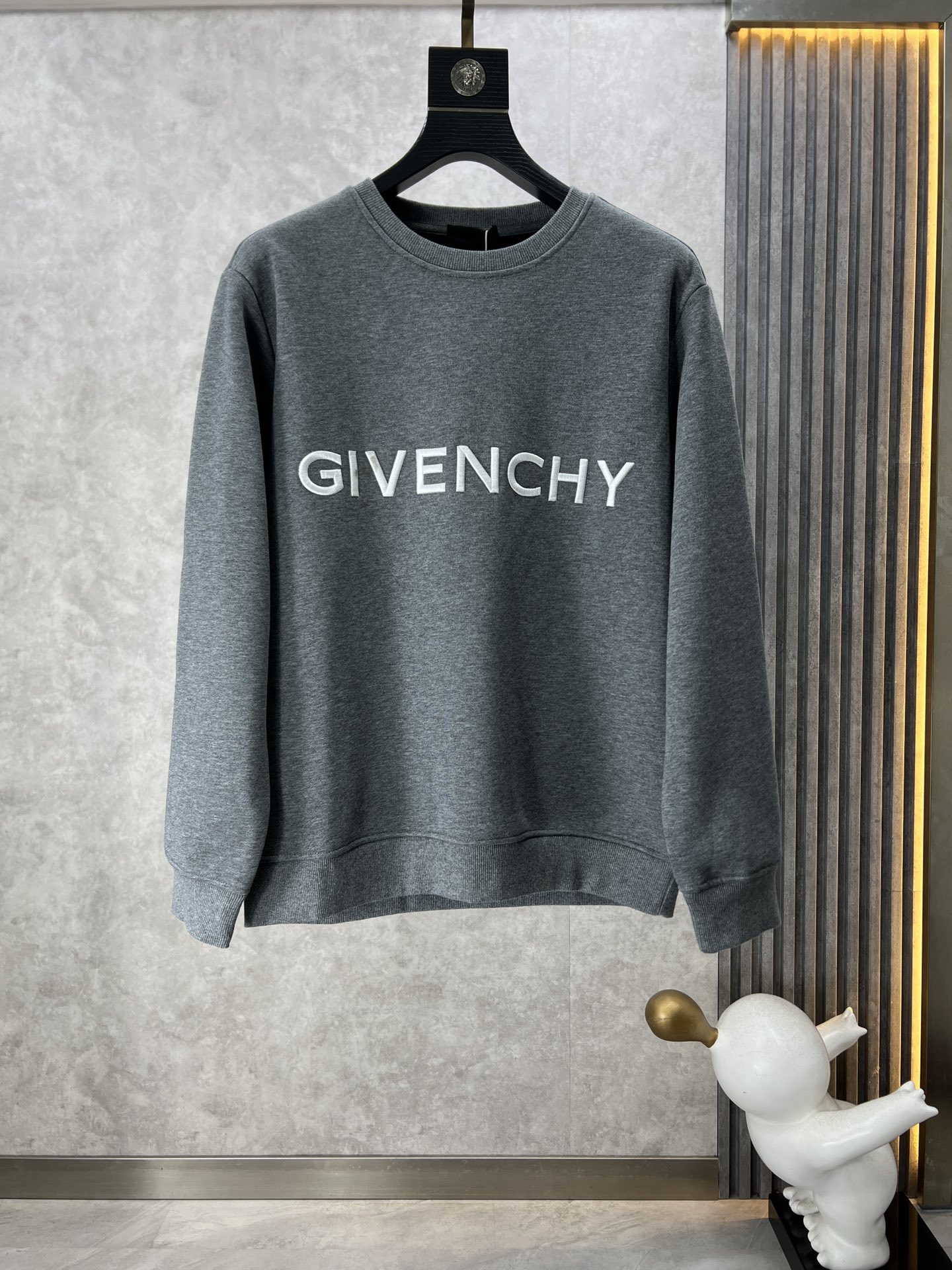 Givenchy纪梵希套头加绒卫衣酷炫的不挑人好穿又时髦关于品质你可以随便看随便对比！看似简简单单但实际