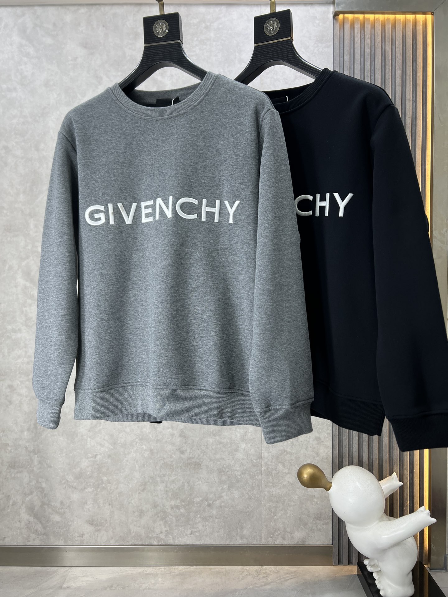 Givenchy纪梵希套头加绒卫衣酷炫的不挑人好穿又时髦关于品质你可以随便看随便对比！看似简简单单但实际