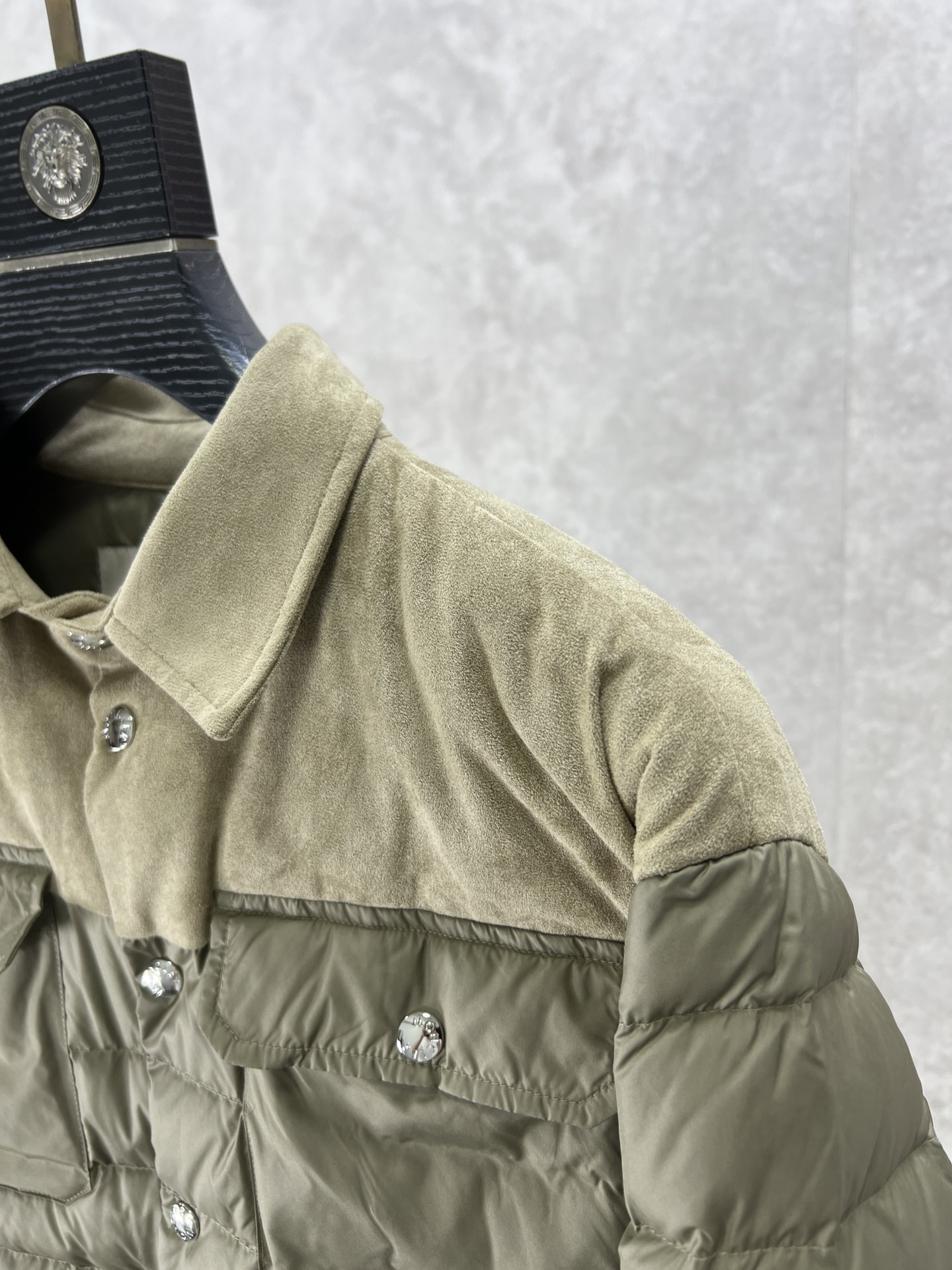 Moncler蒙口Fauscoum23冬季男士羽绒服衬衫式外套90白鹅绒Fauscoum是对经典衬衫式外