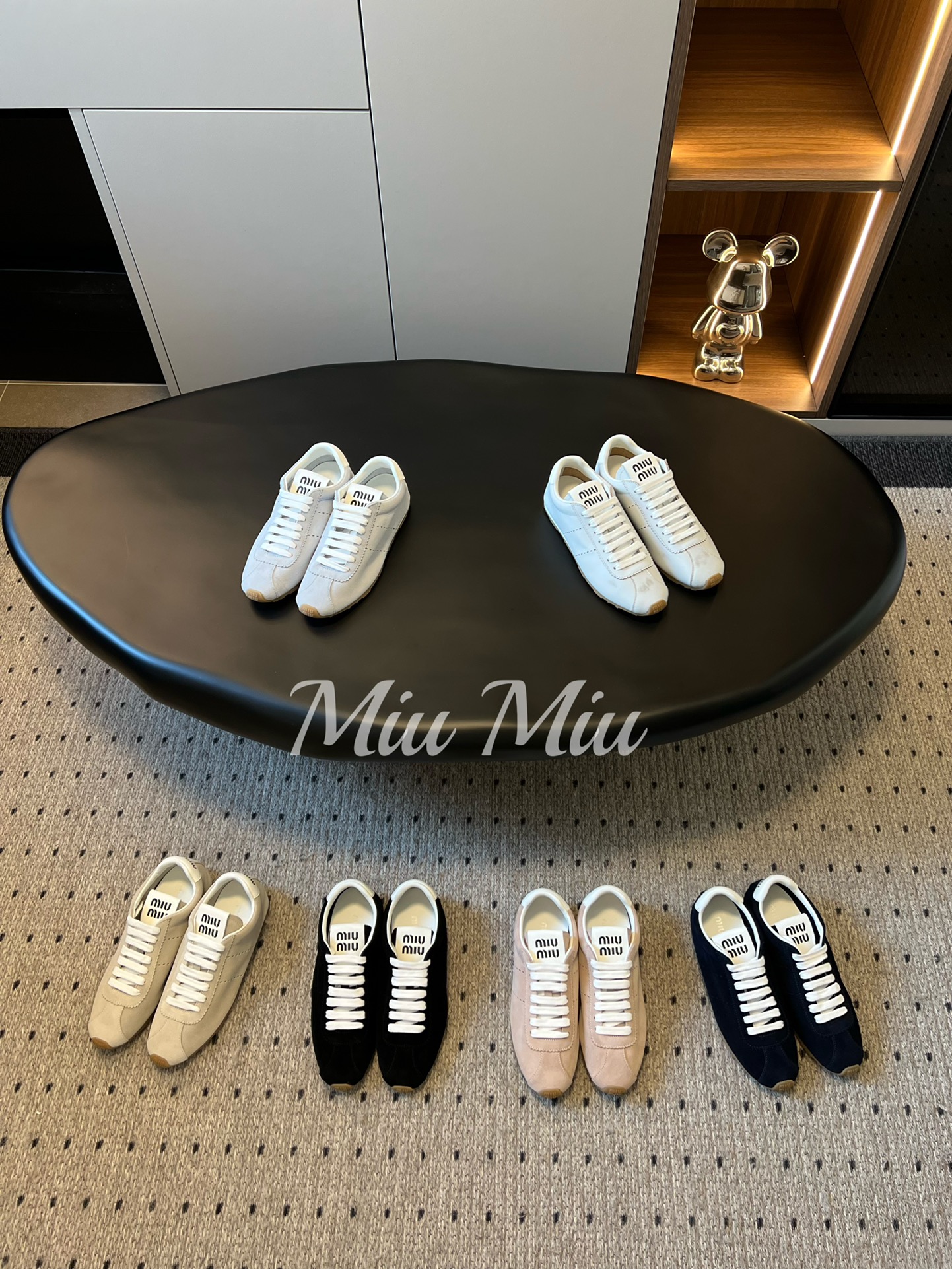 Primer lanzamiento exclusivo de los zapatos de entrenamiento morales ligeros de Miu