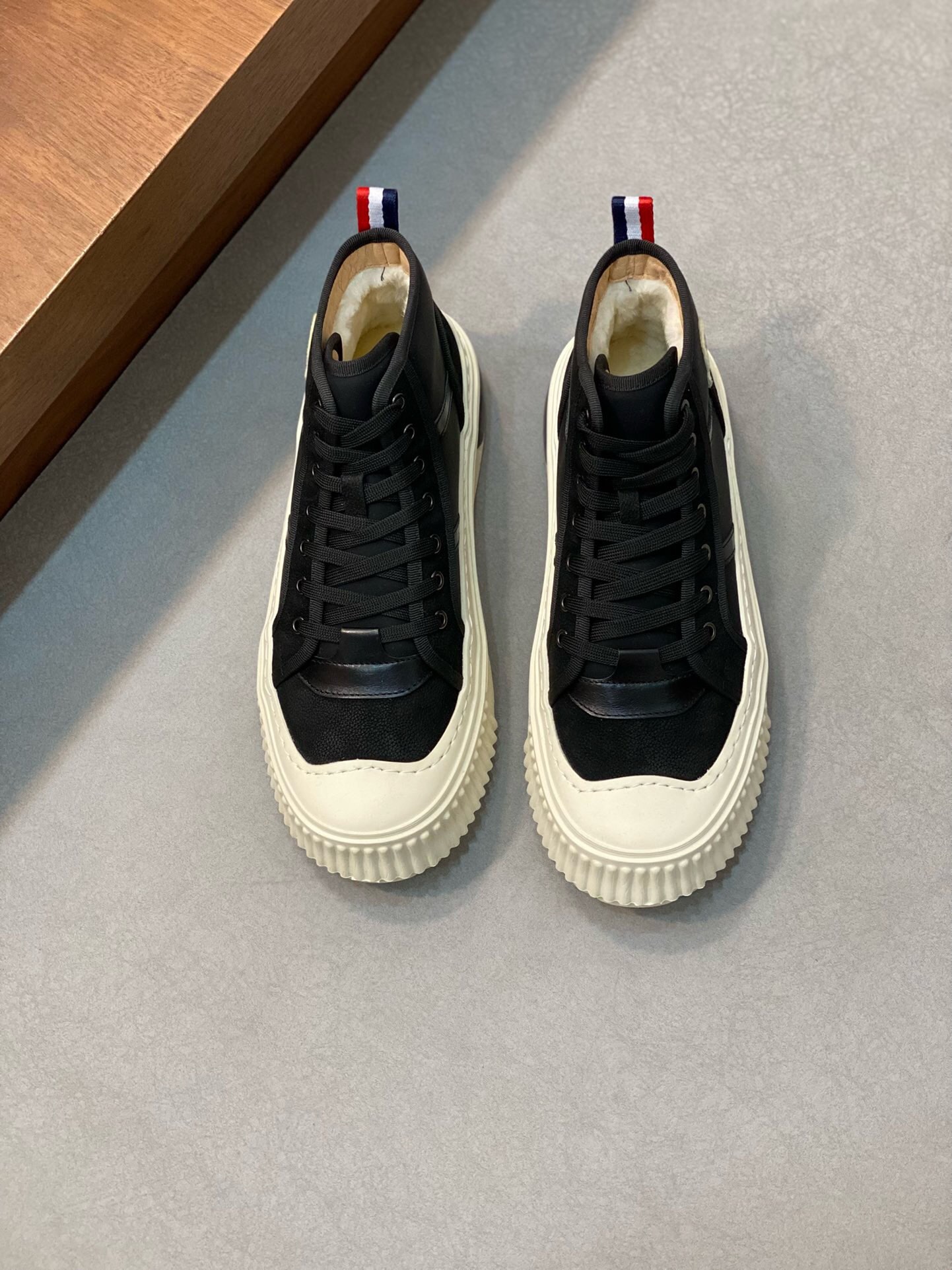 NO:216324,Brand MONCLER original color matching Size 39-44 Custom made 38.45 Price Material masked new high-top casual shoes top purchasing Comfortable Warm wool inner cowhide inner, upper Italian original imported cowhide, splicing craftsmanship, perfect replica, original sole open molded sole, cover-up casual shoes, christian louboutin, Moncler, cowhide19860909品牌MONCLER 颜色原版配色 码数39-44定做38.45 价格 材质蒙口新品高帮 休闲鞋顶级代购 舒适 保暖羊毛内里 牛皮内里,鞋面意大利原版进口牛皮,拼接工艺,完美复刻,鞋底原版开模大底,蒙口 休闲鞋,christian louboutin,Moncler,cowhide,Men's shoes