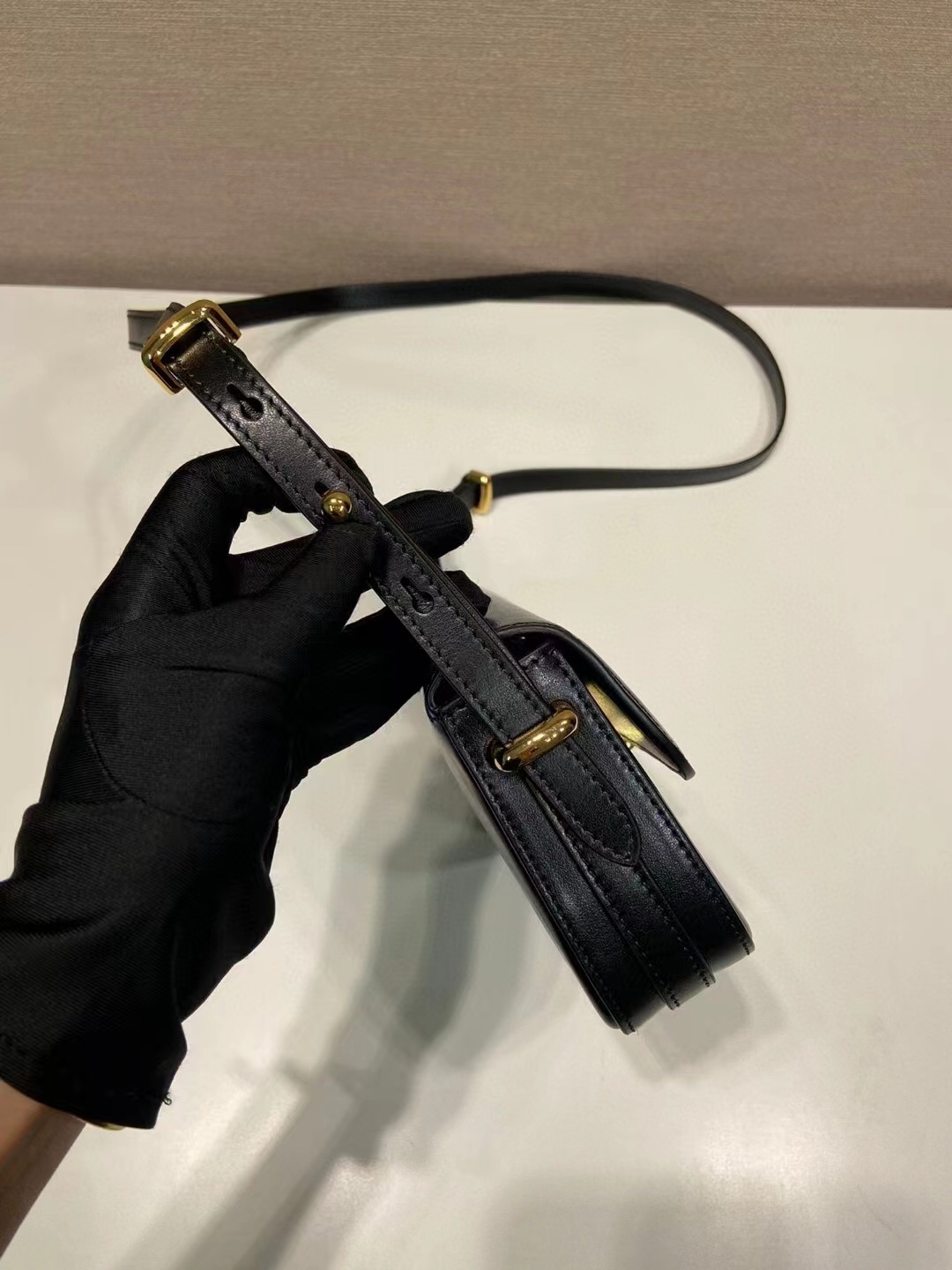 Prada 专柜款经典手袋 6