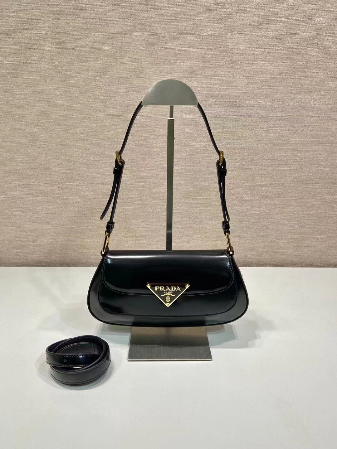 Prada Luxury Designer Handbag Shoulder Bag in fine calfskin