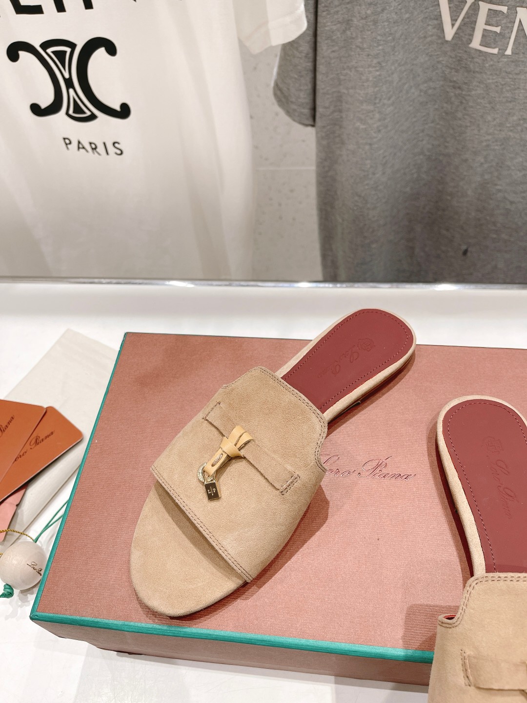 高版本出厂
Loro Piana* LP||诺悠翩雅2025ss春夏新款拖鞋‼️
【市场顶级品质】
𝐋𝐩