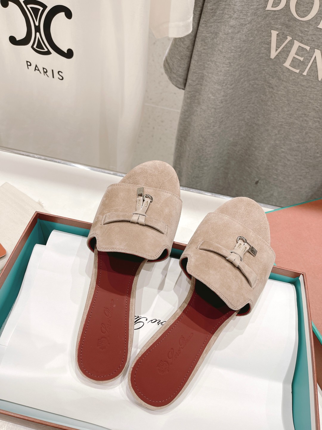 高版本出厂
Loro Piana* LP||诺悠翩雅2025ss春夏新款拖鞋‼️
【市场顶级品质】
𝐋𝐩