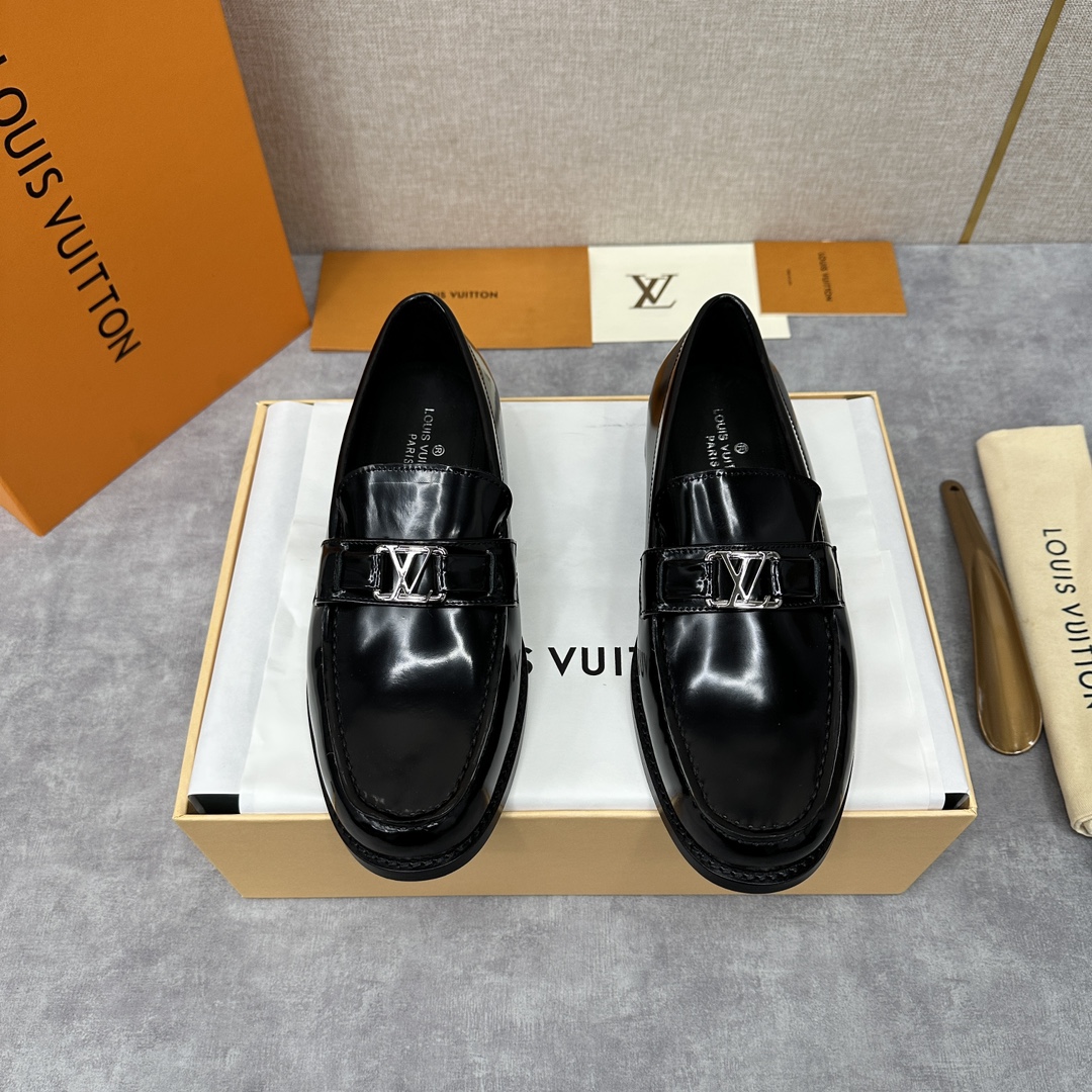 Fashion Replica
 Louis Vuitton Shoes Loafers Plain Toe Black Sewing Cowhide Genuine Leather Rubber Chains P325500