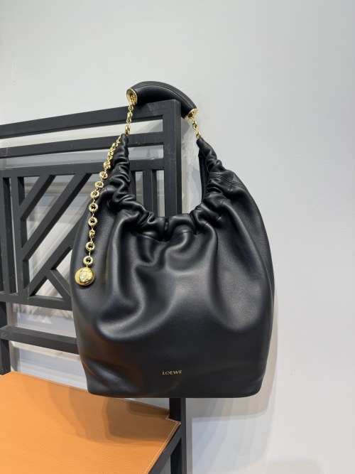 LOEWE Squeeze Medium Black Leather Bag With Donut Chain Decoration