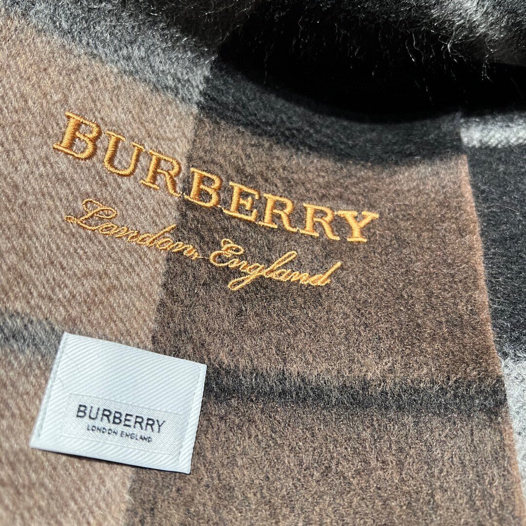 圣诞礼物男士专属Burberry巴宝莉新款重磅水波纹羊绒围巾️今年我们的男款真的是高端Level重磅极品