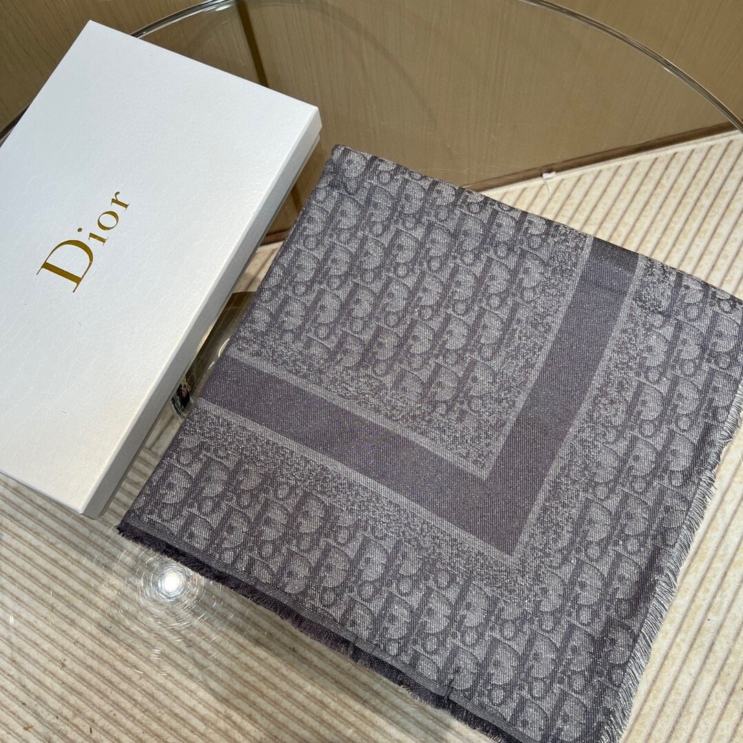 Dior上新️140*140闪银方巾三色三标齐全高克重.羊毛银线系列