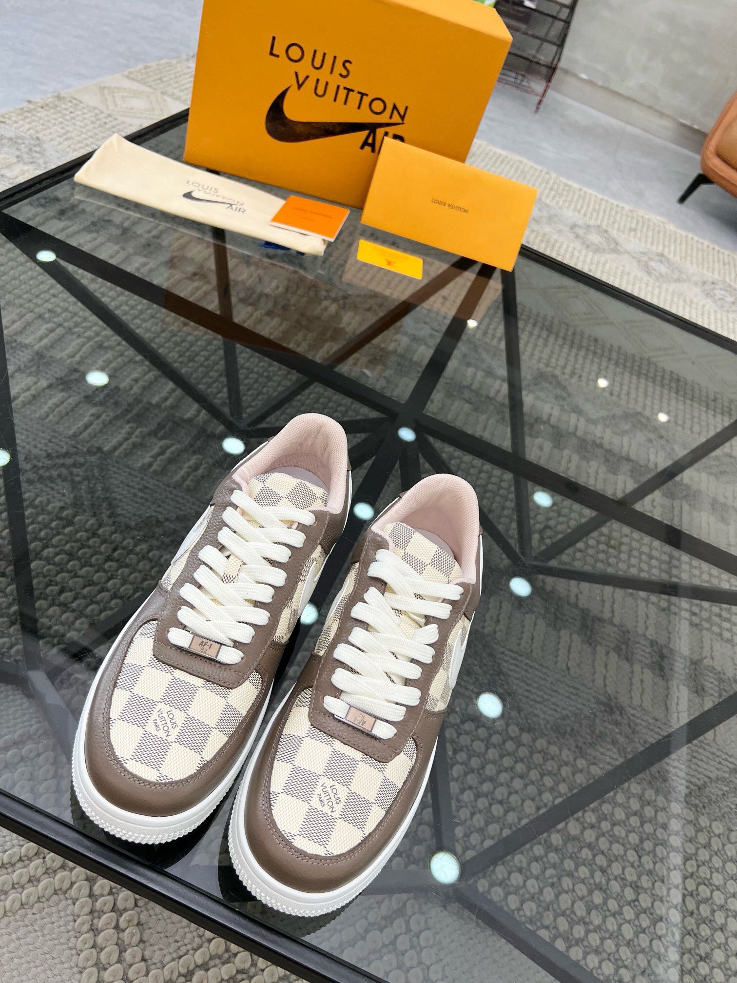 NO:216446,Brand LV·NiKe color original color matching, code number 39-44 customized 38.45 price Material Louis Vuitton·Nike counter new casual shoes!  The Louis Vuitton x x Nike co-branded model basically continues the style of THE TEN. The visual effects of the Swoosh car line and shoe tongue label are quite familiar, and they have both fashion and trendy attributes!  The upper is made of original material and original rubber outsole. Welcome to compare, Louis Vuitton, louis vuitton, louis vuitton, louis vuitton, stuart weitzman19860909品牌LV·NiKe 颜色原版配色 码数39-44定做38.45 价格 材质路易威登·耐克专柜新品休闲鞋！Louis Vuitton x x Nike 联名款,设计思路基本上是延续 THE TEN 的风格,Swoosh 车线、鞋舌标签视觉效果相当熟悉,兼具时尚与潮流属性！鞋面采用原版材质,原版橡胶大底 欢迎对比,路易威登,louis vuitton,louis vuitton,louis vuitton,stuart weitzman,Men's shoes