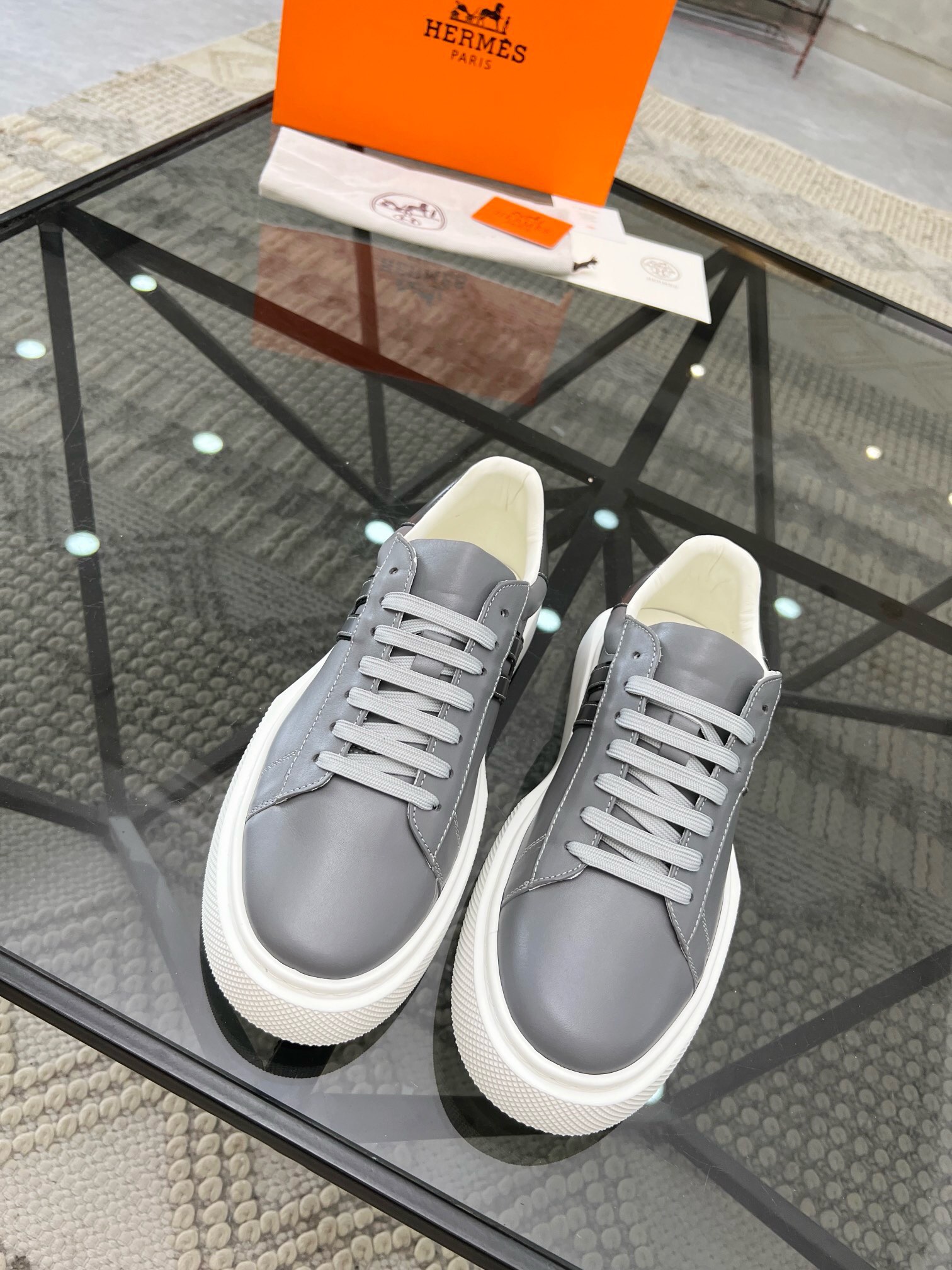 NO:218165,Brand HERMES original color matching, size 39-44 customized 38.45 price, new Hermes style, boutique sports shoes, upper cowhide, creating full cowhide footbed cowhide inner style, dynamic original, Hermes comfortable sole, simple and generous sports and casual, Hermes casual shoes, hermes, hermes, sneakers, cowhide19860909品牌HERMES 颜色原版配色 码数39-44定做38.45 价格 材质爱马仕新款 精品运动鞋 鞋面牛皮打造全牛皮垫脚牛皮内里版型时尚 动感十足原版 爱马仕舒适大底 简洁大方运动休闲,爱马仕 休闲鞋,hermes,hermes,sneakers,cowhide,Men's shoes