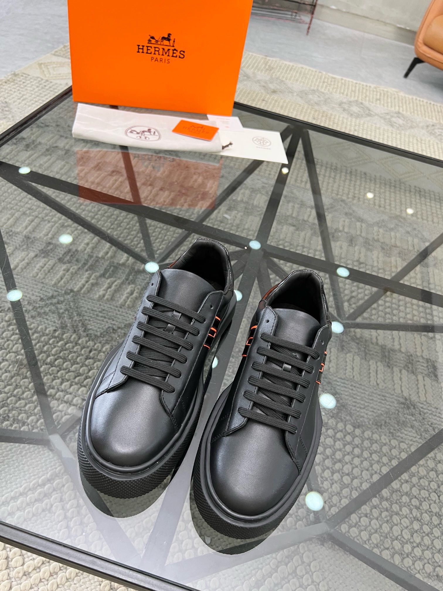 NO:216954,Brand HERMES original color matching, size 39-44 customized 38.45 price, new Hermes style, boutique sports shoes, upper cowhide, creating full cowhide footbed cowhide inner style, dynamic original, Hermes comfortable sole, simple and generous sports and casual, Hermes casual shoes, hermes, hermes, sneakers, cowhide19860909品牌HERMES 颜色原版配色 码数39-44定做38.45 价格 材质爱马仕新款 精品运动鞋 鞋面牛皮打造全牛皮垫脚牛皮内里版型时尚 动感十足原版 爱马仕舒适大底 简洁大方运动休闲,爱马仕 休闲鞋,hermes,hermes,sneakers,cowhide,Men's shoes