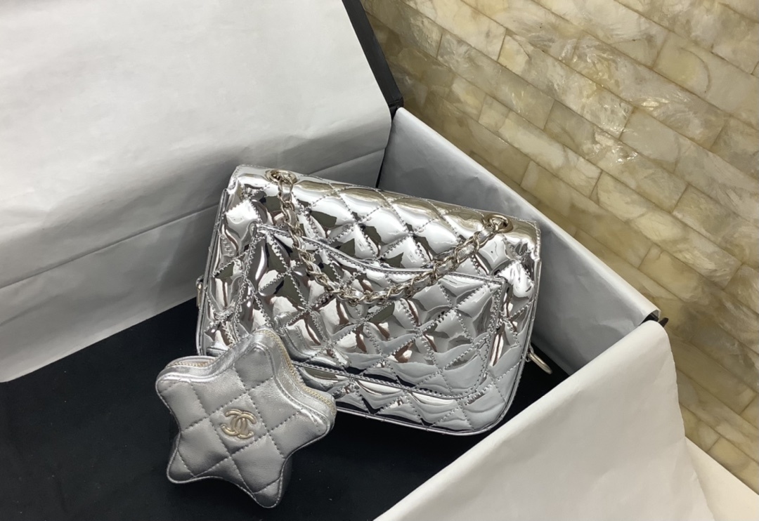 现货现货Ohanel24c春夏星星包CFmini24C的五角星双子链条包镜面材质真的是相当吸睛金色银色粉