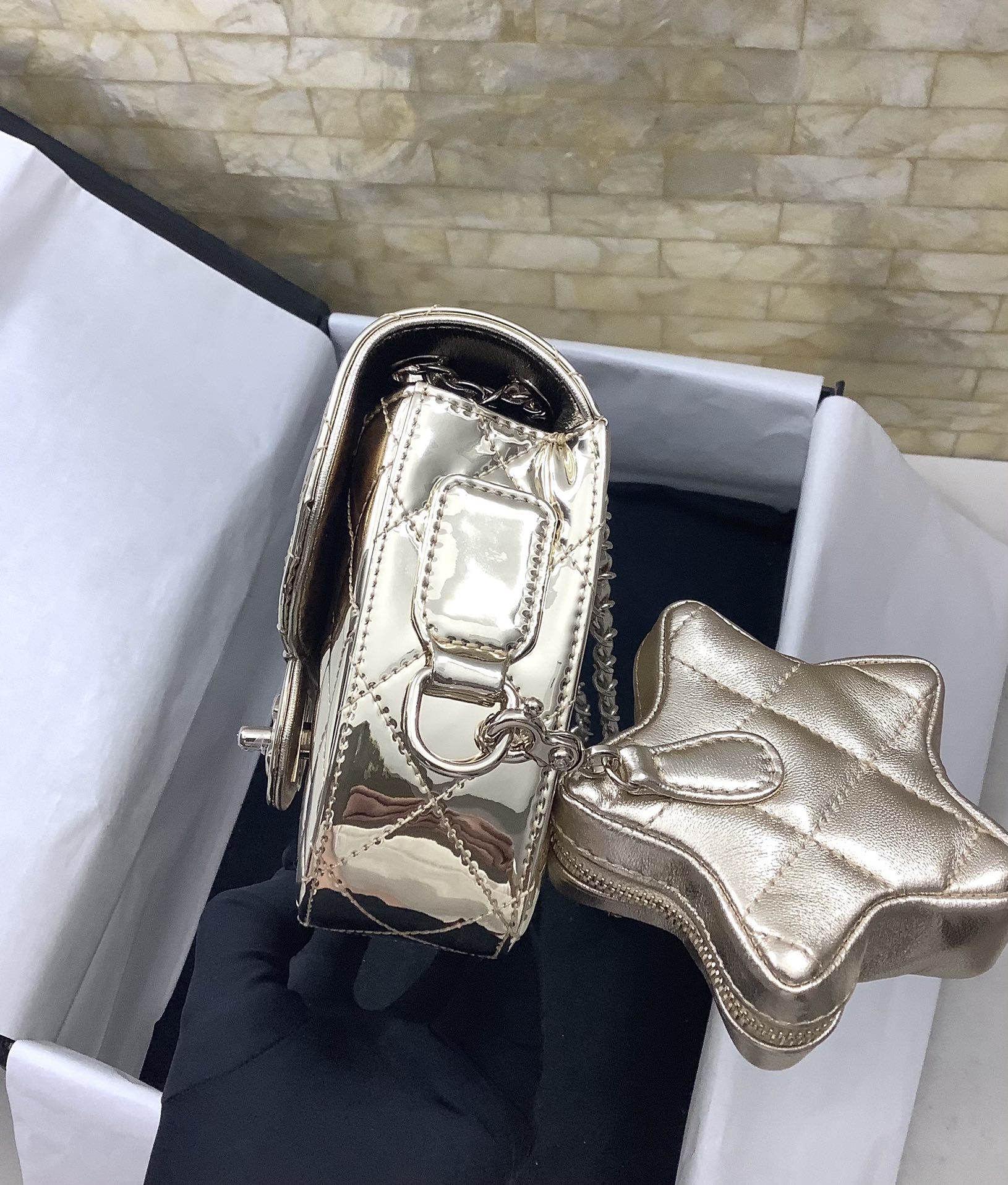 现货现货Ohanel24c春夏星星包CFmini24C的五角星双子链条包镜面材质真的是相当吸睛金色银色粉
