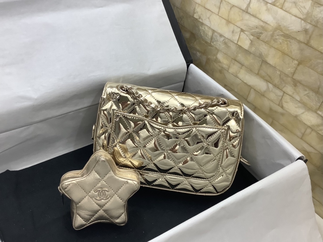 现货现货Ohanel24c春夏星星包CFmini24C的五角星双子链条包镜面材质真的是相当吸睛金色银色粉