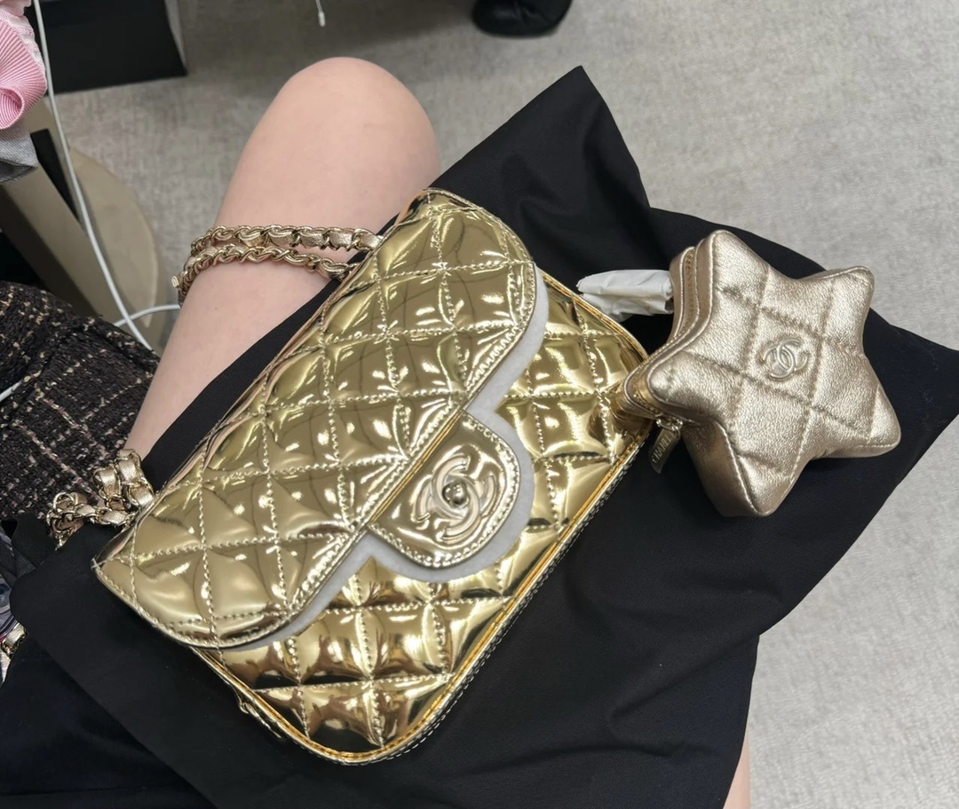 现货现货Ohanel24c春夏星星包CFmini24C的五角星双子链条包镜面材质真的是相当吸睛金色银色粉