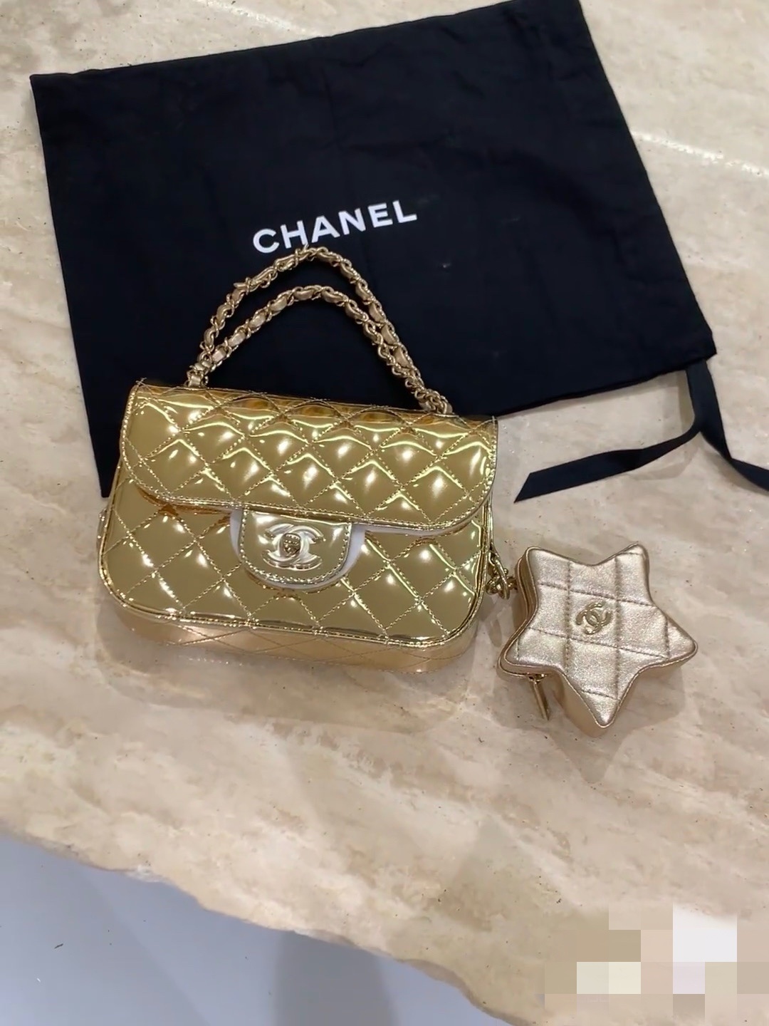 现货现货Ohanel24c春夏星星包CFmini24C的五角星双子链条包镜面材质真的是相当吸睛金色银色粉