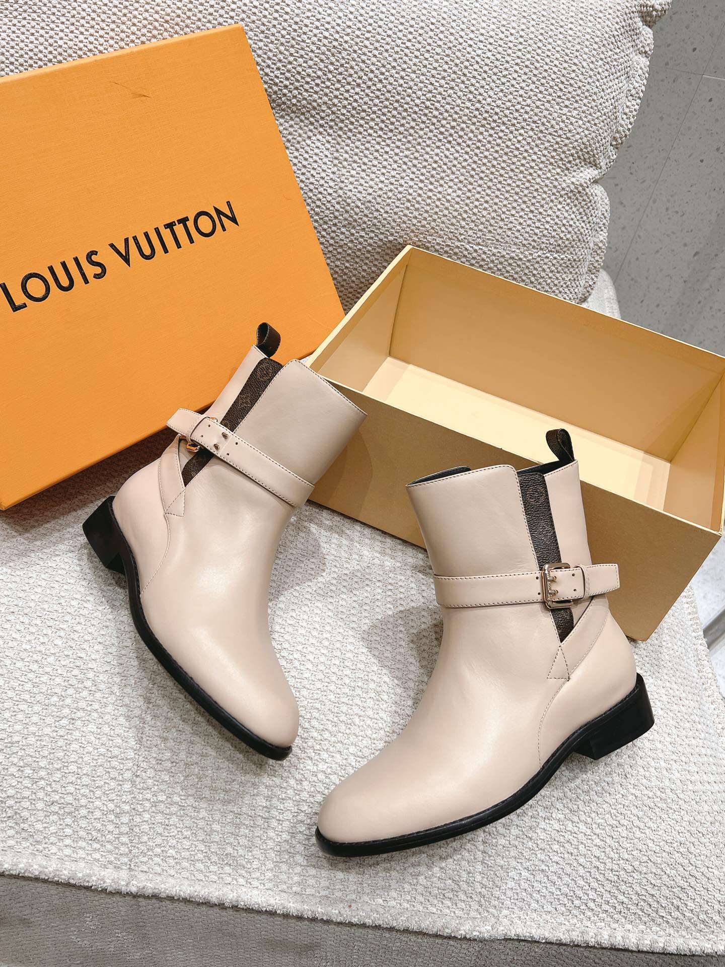 Louis Vuitton Classic Luxury Leather Shoe Loafer Ref 6