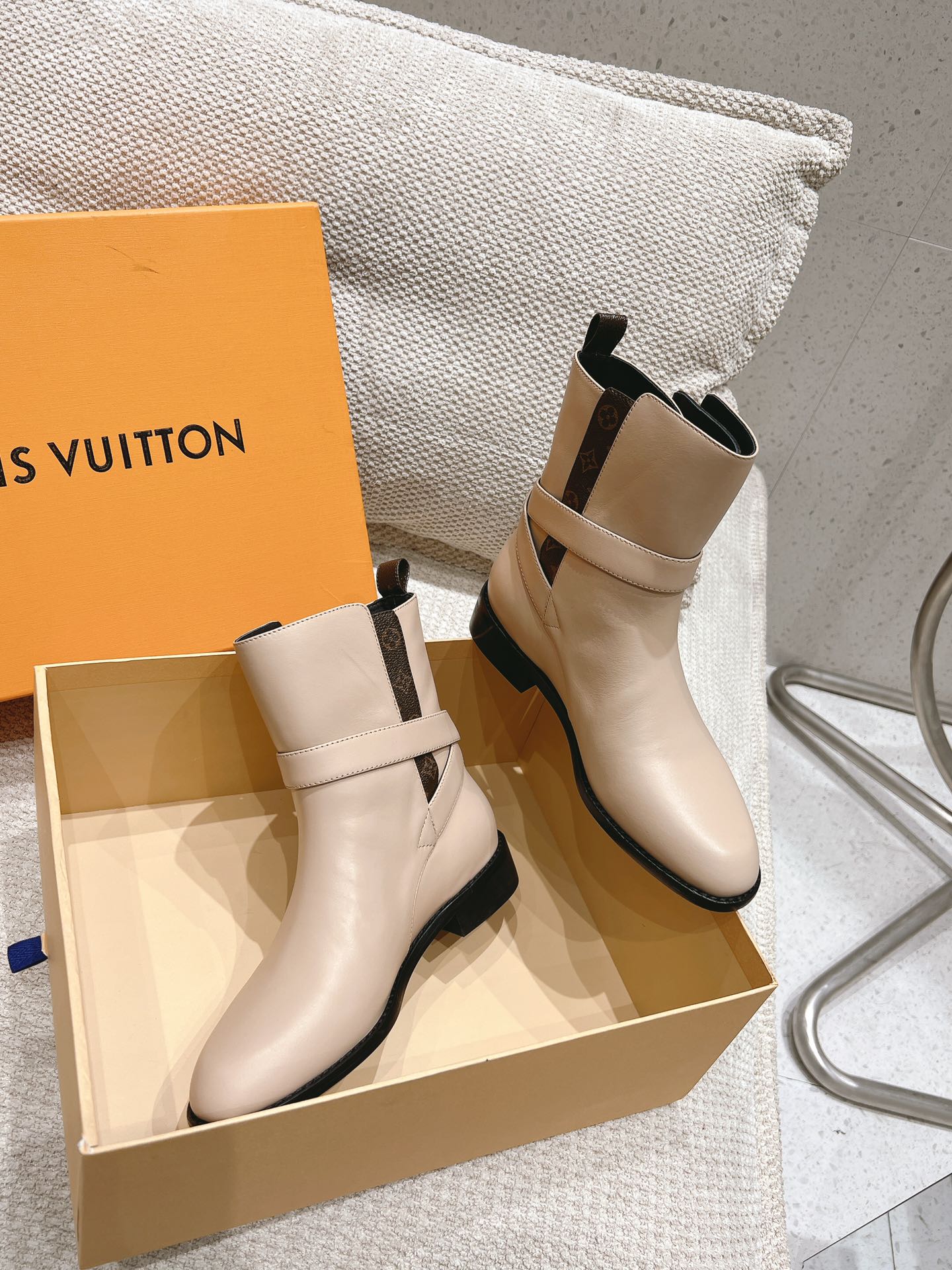 Louis Vuitton Classic Luxury Leather Shoe Loafer Ref 4