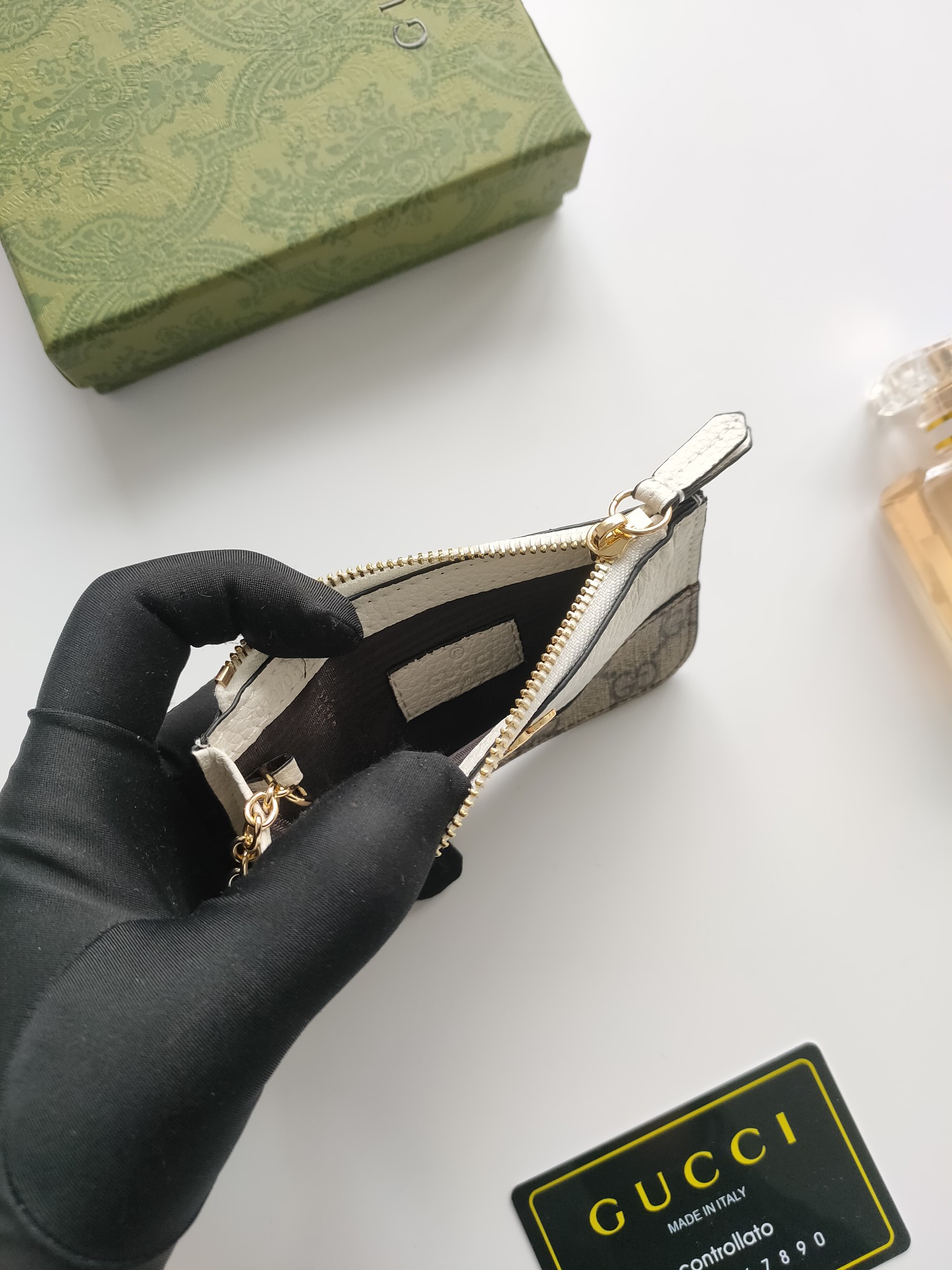 🆕型号： 配盒包装，钥匙扣卡包，《古驰爱的进行曲》系列换新呈现多功能元素，以此诠释品牌的自我表达精神。这