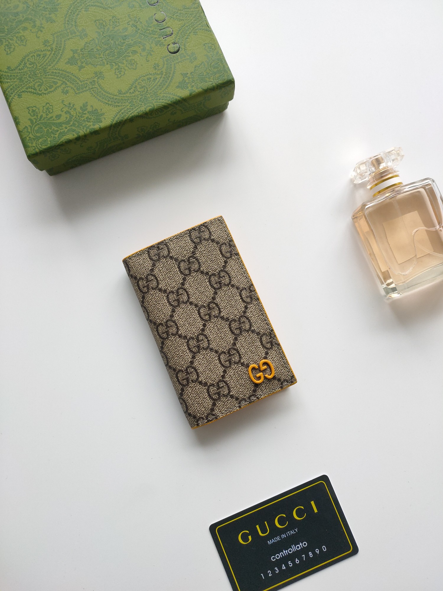 Gucci GG細節長款カードケース - 活力溢れるデザイン