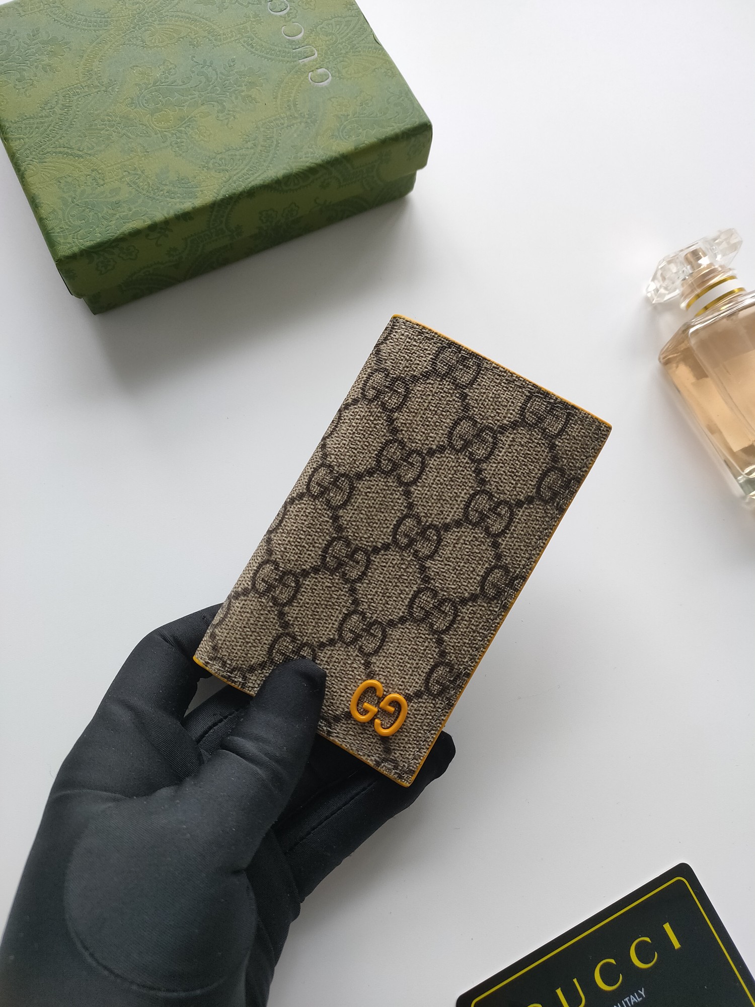 Gucci GG細節長款カードケース - 活力溢れるデザイン