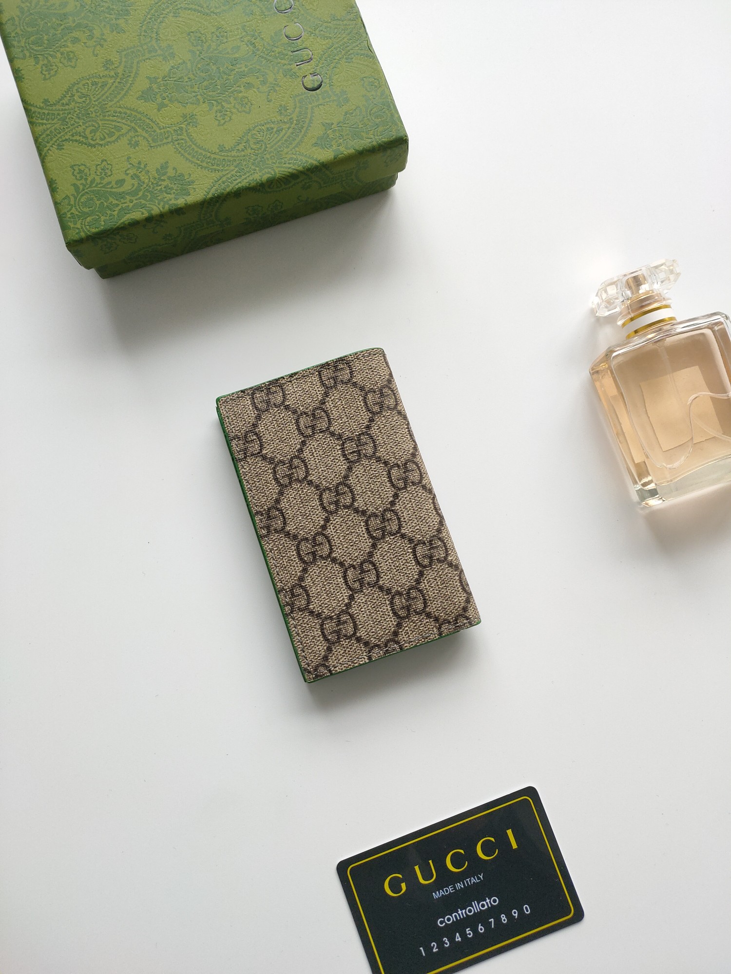 Gucci GG細節長款カードケース - スタイリッシュな日常の必需品