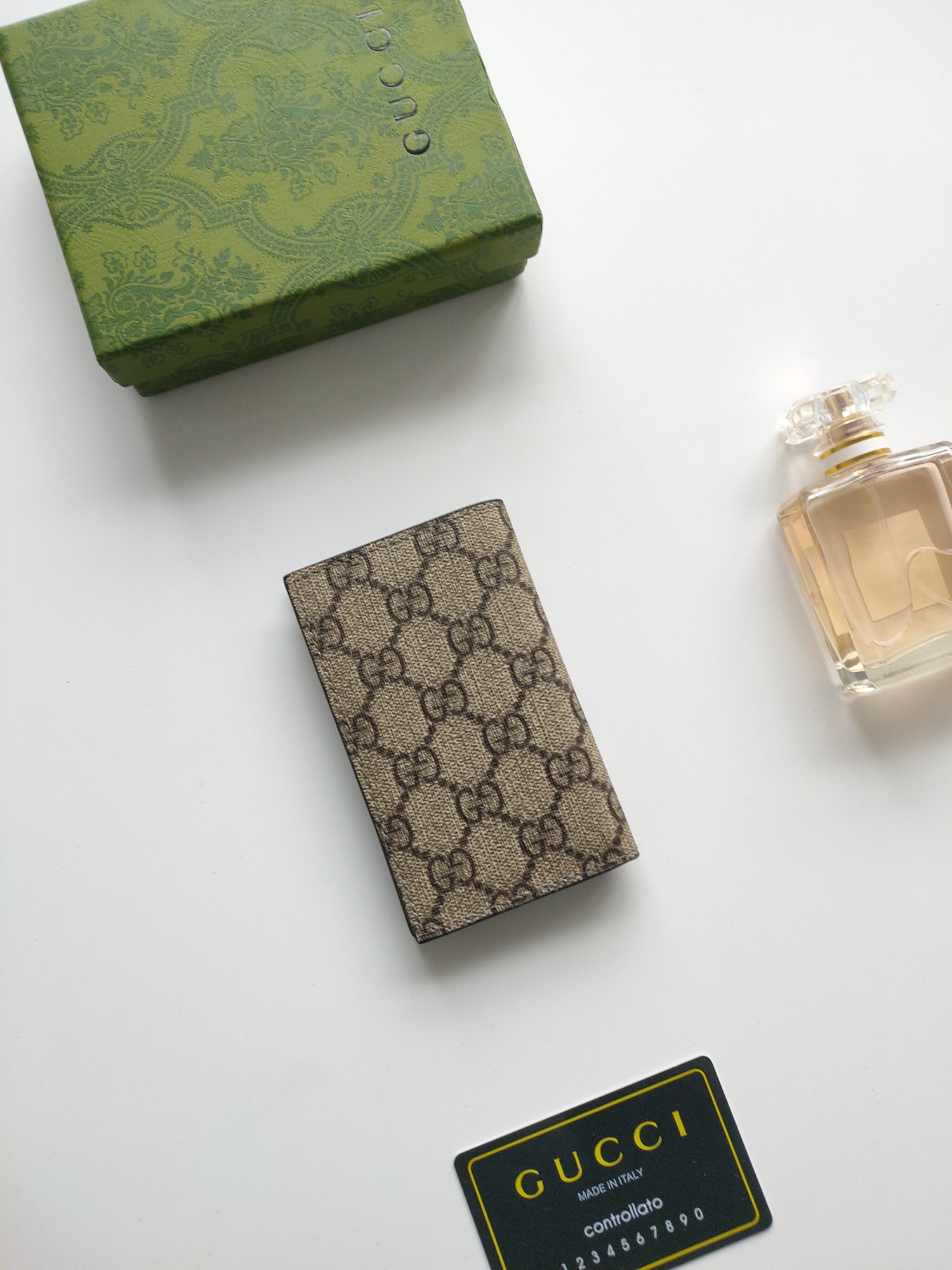 Gucci GG細節長款カードケース - スタイリッシュな対比デザイン