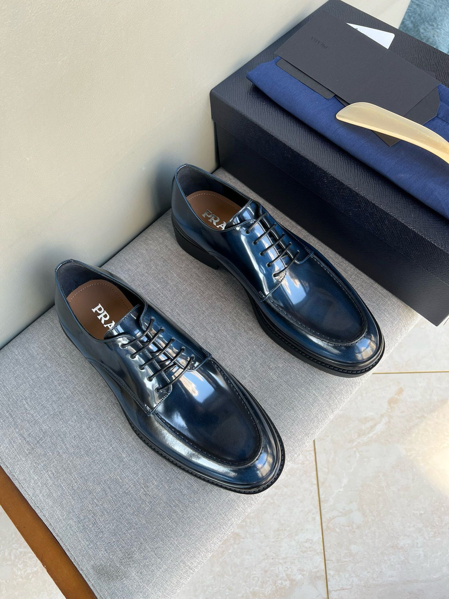 NO:218013,Brand P R A D A Color Original Color Size 39-44 Customized 38.45 Price Material Prada New Style Sponge Cake Shoes Super High Quality European and American Style Luxury Materials 1:1 Production of imported original cowhide   cowhide Inner Luxury Materials Purely handmade for comfortable wearing experience Original TPR rubber sole, Prada leather shoes, prada, cowhide19860909品牌P R A D A 颜色原版配色 码数39-44定做38.45 价格 材质普拉达新款 松糕鞋超高品质欧美风格 奢华选材1:1制作 鞋面采用进口原版牛皮 牛皮内里奢华用料 纯手工打造只为舒适的穿着体验原版TPR橡胶大底,普拉达 皮鞋,prada,cowhide,Men's shoes