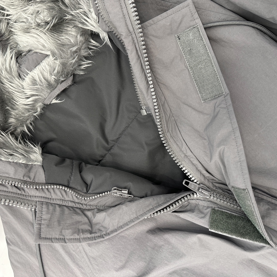 🌾🛒🛒🛒🛒NEW｜新款棉服外套，纯棉面布，厚实不易皱，内胆夹棉保暖防风，夹毛领帽子，解构两穿设计，宽松版