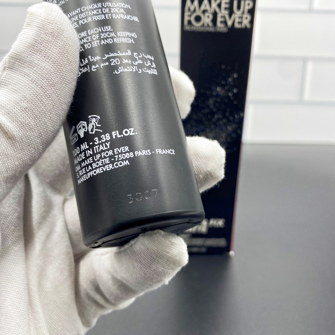 ✨55包
玫珂菲浮生若梦定妆喷雾新版100ml！功效：保湿(白瓶)，哑光(黑瓶)。