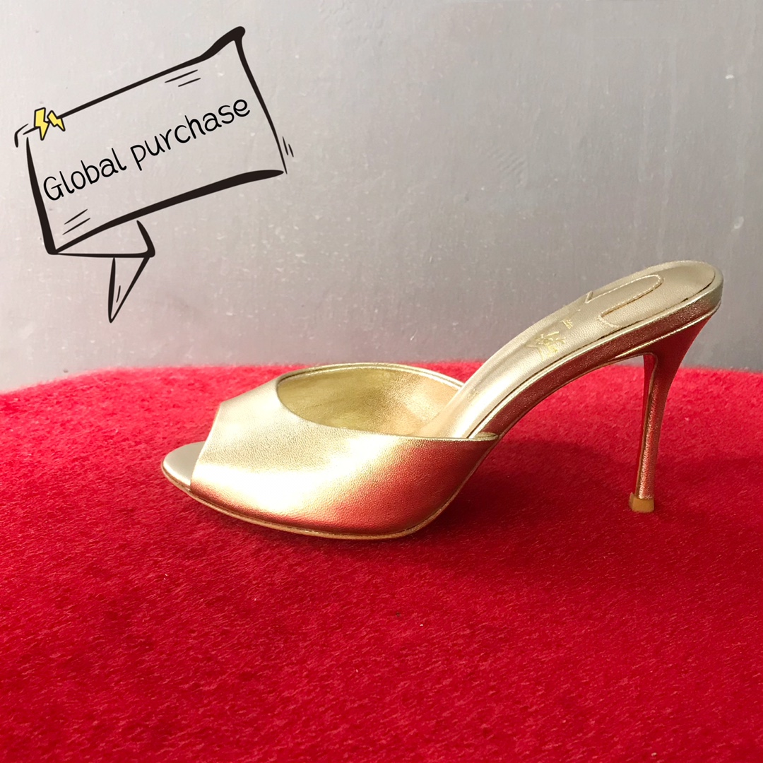 NO:100638,High-end custom sandals spring and summer series!  H10Cm, size 34-42. genuine leather sole. Customized model. No return or exchange.-1 metal leather, metal sheepskin, official website synchronization Standard European code Reference:-1 Color:gold/gold Material:cowhide Lining:goat leather Heel height:10Cm Sole:leather sole Size:EUR 34-42 (US 4-11):,,christian louboutin,sandals,sheepskin,Leather soles19860909高端订制 凉鞋春夏系列！ H10Cm,尺码34-42码.真皮大底.订制款.不退不换.-1金属皮,金属羊皮里,官网同步 标准欧码 Reference:-1 Color:gold/gold Material:cowhide Lining:goat leather Heel heigh:10Cm Sole:leather sole Size:EUR 34－42（US 4一11) :,,christian louboutin,sandals,sheepskin,Leather soles,Women's Shoes