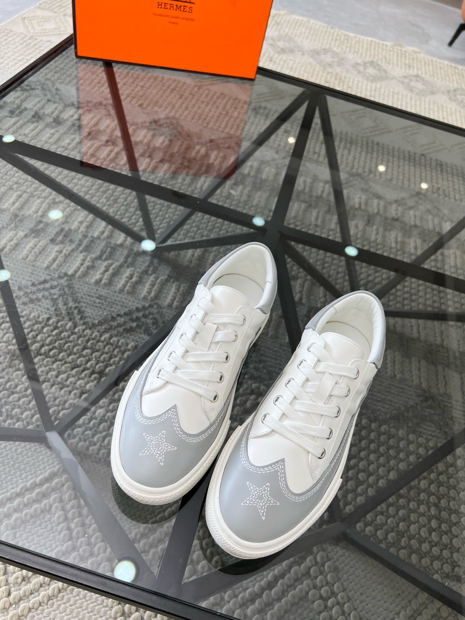 NO:216402,Brand HERMES original color matching, size 38-44 customized 45 price, new Hermes style, boutique, casual shoes, soft cowhide upper, stitched cowhide, full cowhide, footbed, cowhide inner style, dynamic original, Hermes comfortable sole, simple and generous sports and leisure, Hermes casual shoes, hermes, hermes, cowhide19860909品牌HERMES 颜色原版配色 码数38-44订做45 价格 材质爱马仕新款 精品 休闲鞋 鞋面柔软牛皮拼接打造全牛皮垫脚牛皮内里版型时尚 动感十足原版 爱马仕舒适大底 简洁大方运动休闲,爱马仕 休闲鞋,hermes,hermes,cowhide,Men's shoes