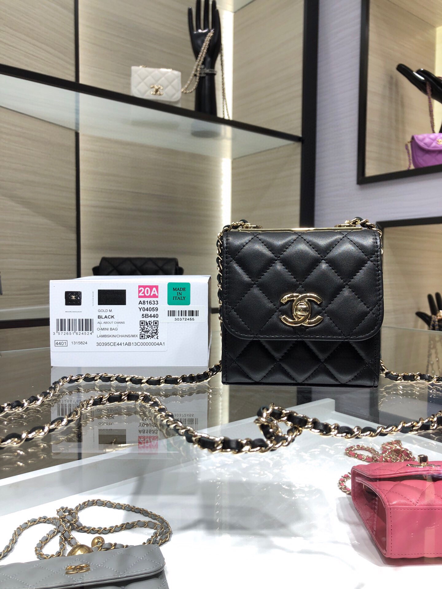 NO:180958,Ohanel/New product trendy mini small square coin wallet One-shoulder crossbody Diamond pattern Metal brand Swivel buckle Lambskin Comfortable feel. Size 11*11*5.A81633Y, CHANEL, chanel, wallets, sheepskin19860909Ohanel/新品trendy mini小方格 零钱包 单肩斜挎 菱格纹  金属牌 旋转搭扣 小羊皮 手感舒适.尺寸11*11*5.A81633Y,CHANEL,chanel,wallets,sheepskin,Bag