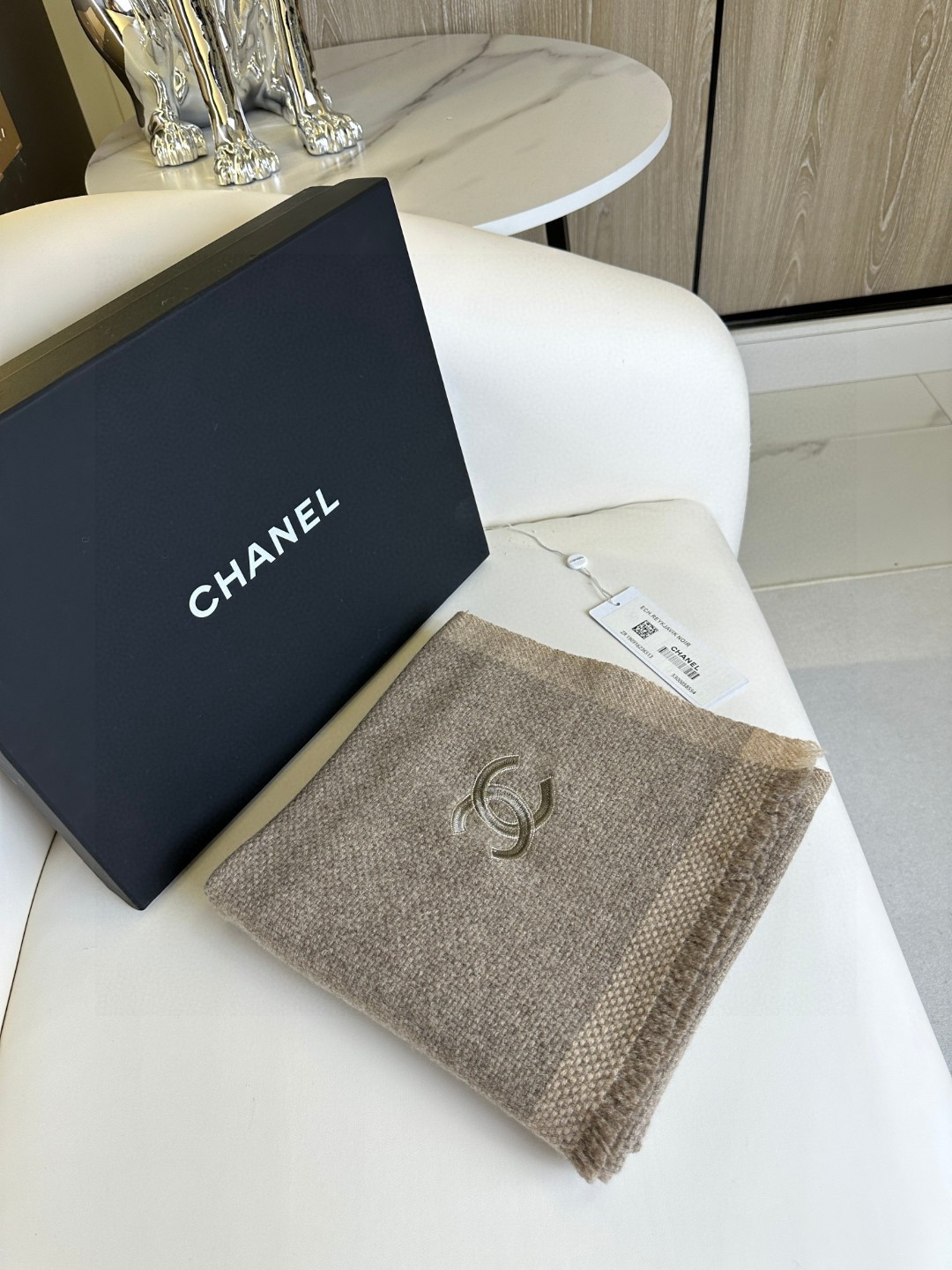 CHANEL 年度限量款双C针织披肩