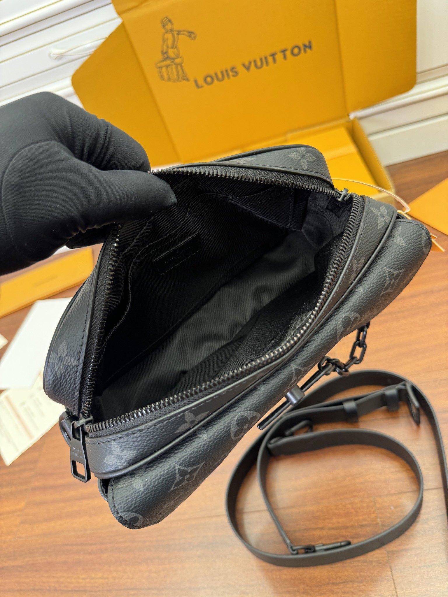 独家首发型号特正版M46795品质全面再次升级专柜同步电子芯片内码新礼盒礼品袋保护纸铜版电子标签合格证皮