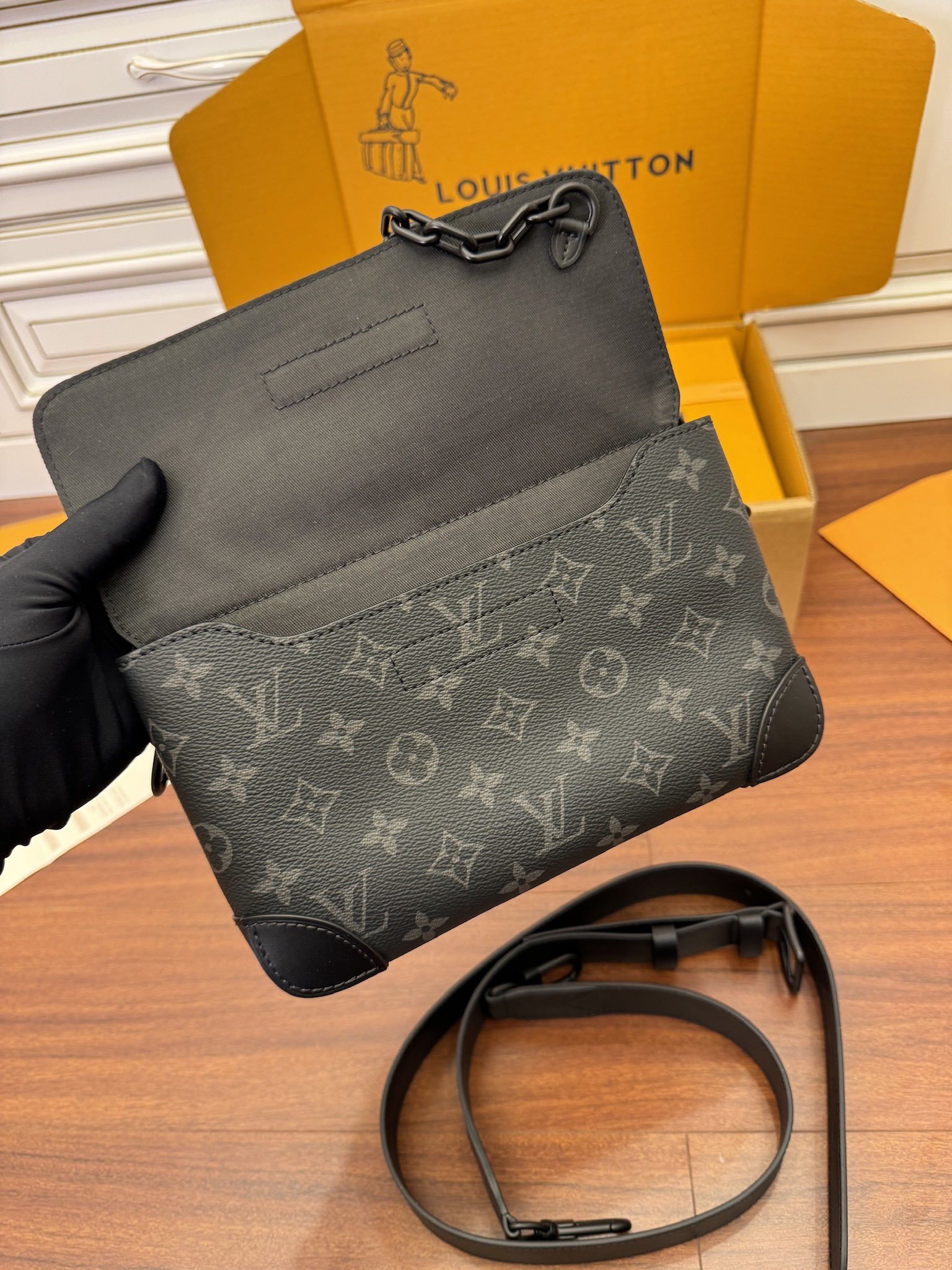 独家首发型号特正版M46795品质全面再次升级专柜同步电子芯片内码新礼盒礼品袋保护纸铜版电子标签合格证皮