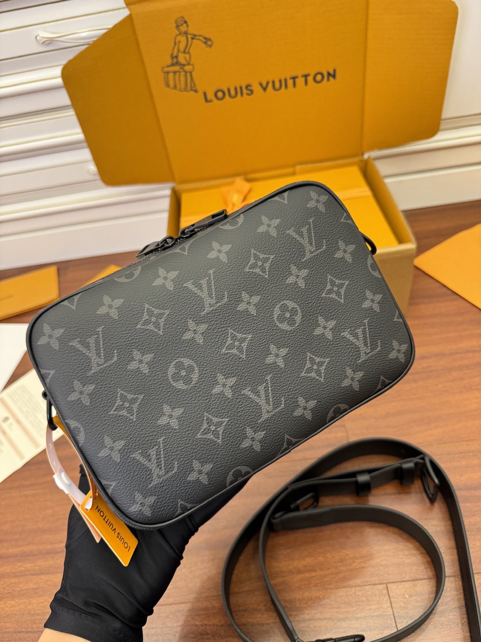 独家首发型号特正版M46795品质全面再次升级专柜同步电子芯片内码新礼盒礼品袋保护纸铜版电子标签合格证皮