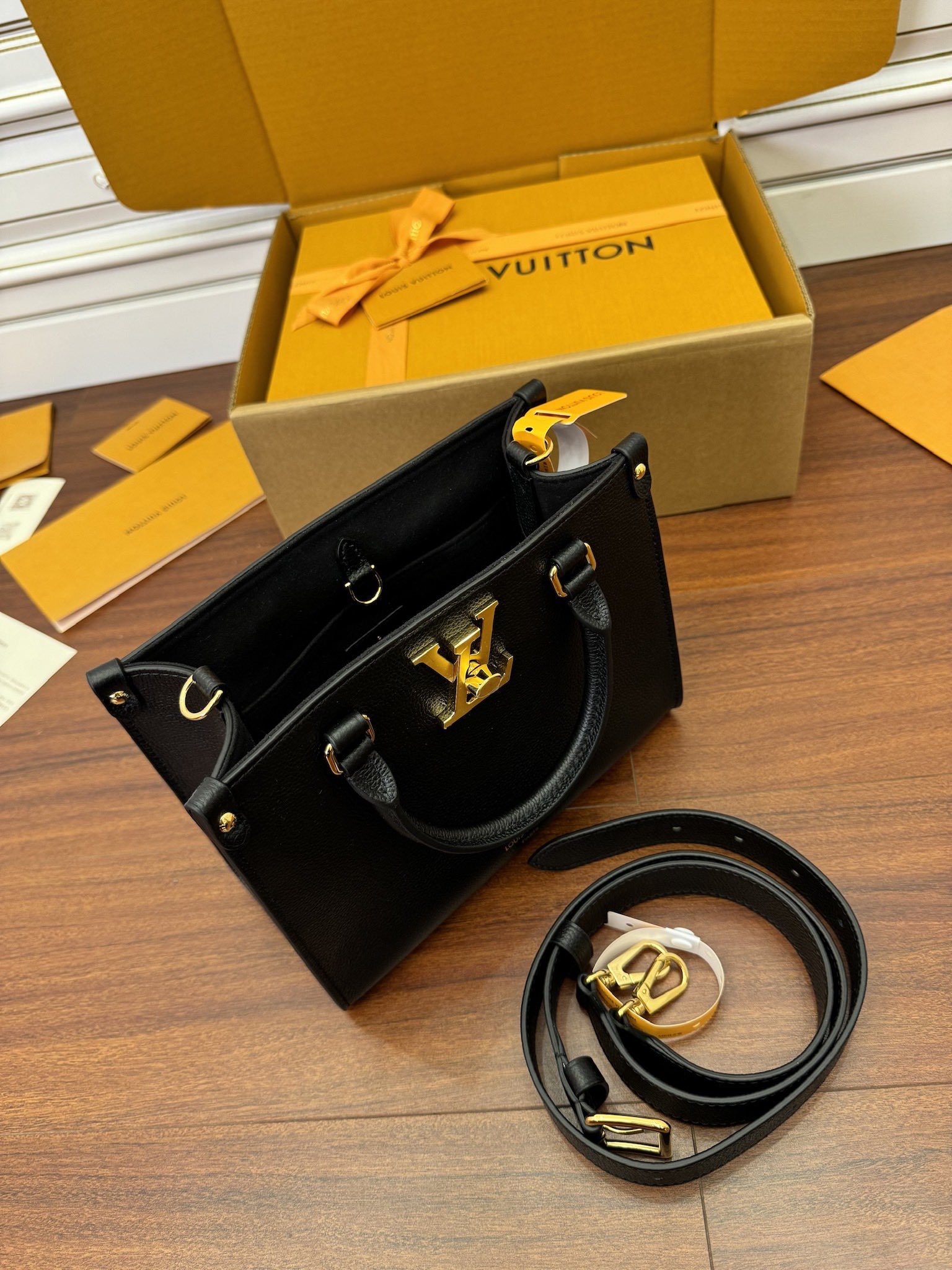 独家首发型号特正版M22311品质全面再次升级专柜同步电子芯片内码新礼盒礼品袋保护纸铜版电子标签合格证皮