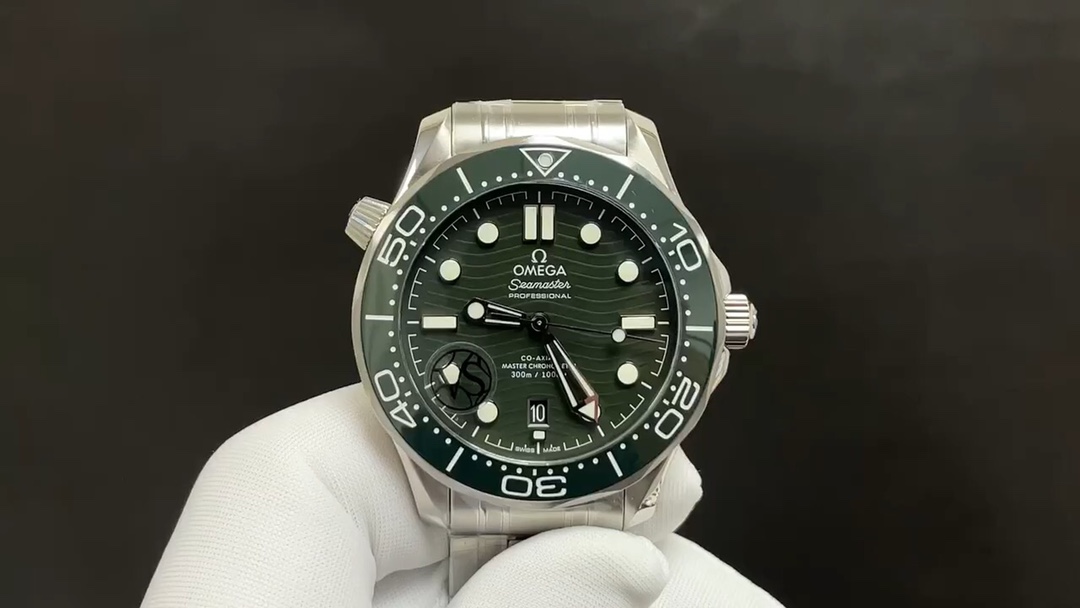 Omega 今日推荐 海马300绿 42mm 8800机
