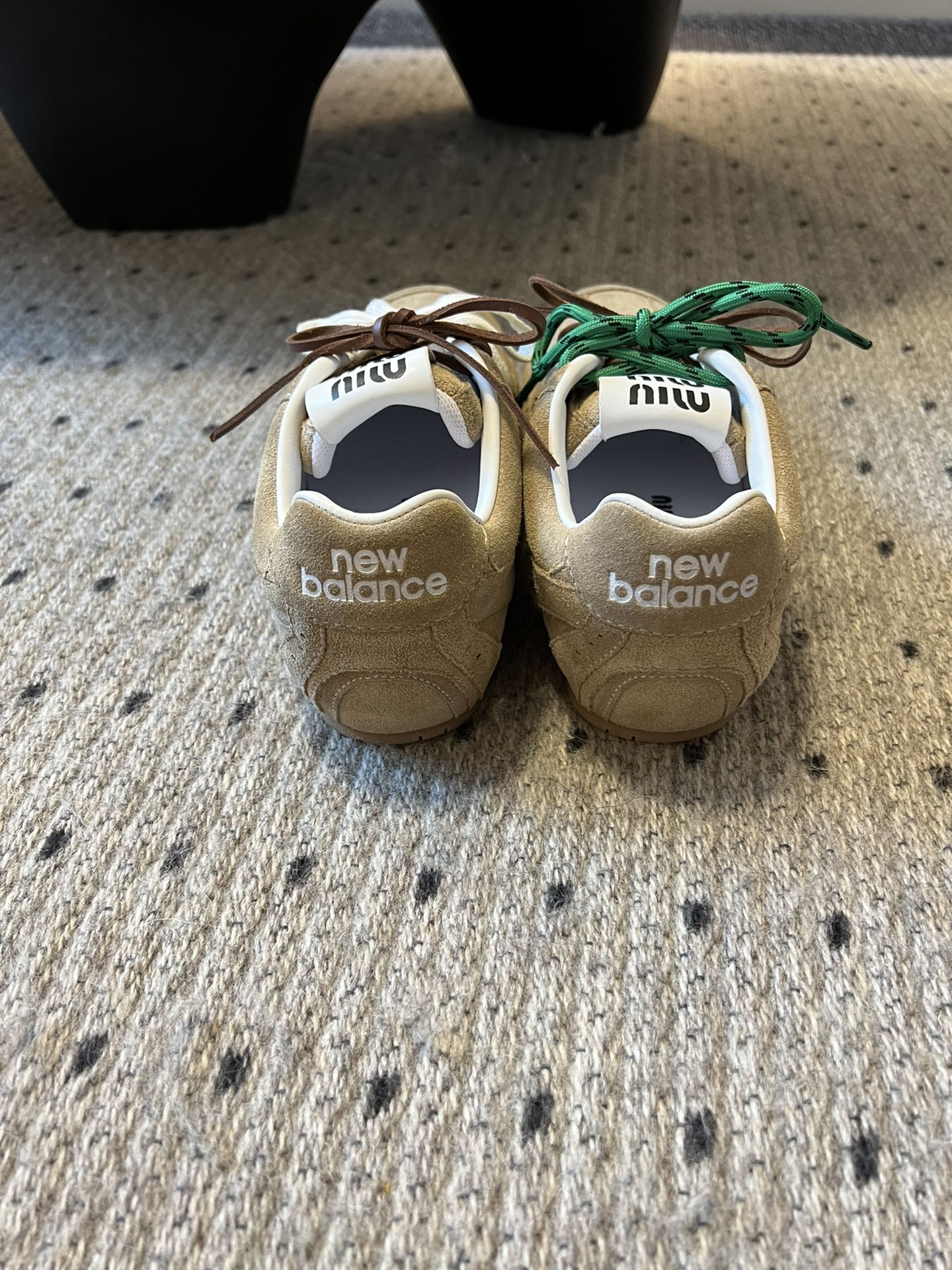 男款10miumiuxNewBalance530miumi*24/运动鞋酷毙了！大秀上曝光了与NewBa