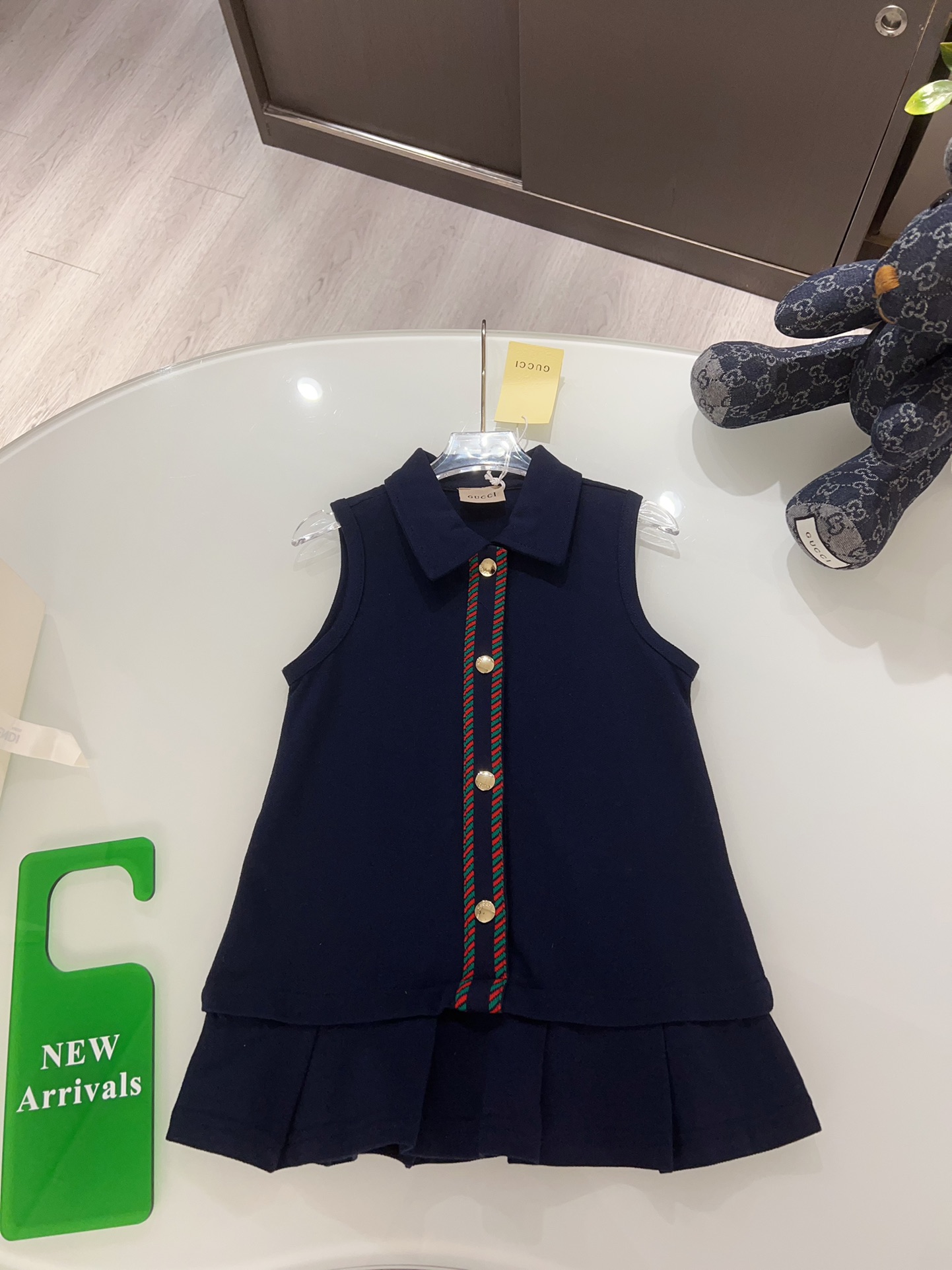 @133 Vestido de tirantes personalizado original de gran volumen, con tela teñida a medida, suave y cómodo, con un toque…