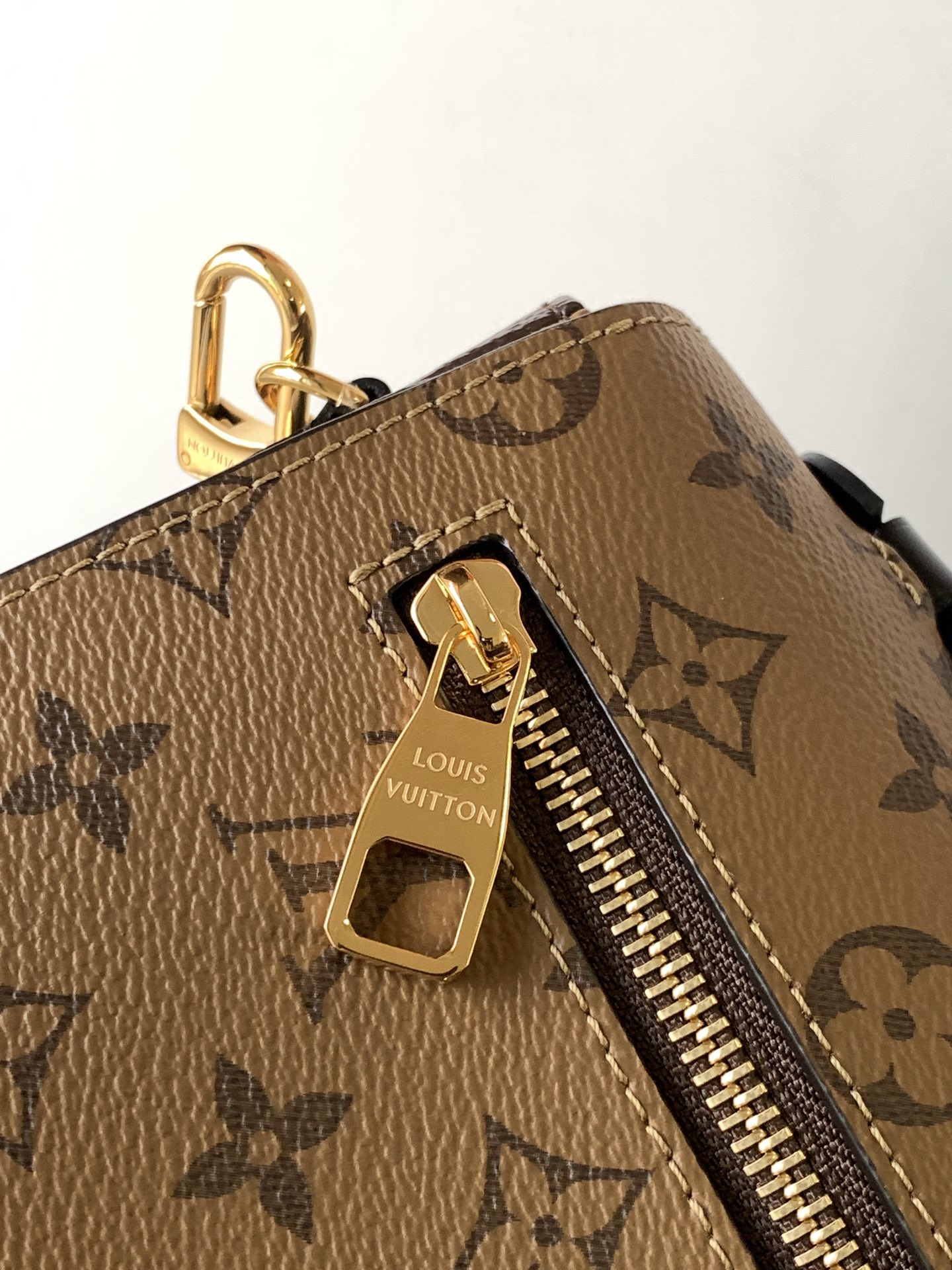 p900💰
Pochette Métis 手袋
【特级加强版】
型号： M44876
皮料： 是意大利A级皮料
五金： 采用进口A级全钢五金
包装： 全套原厂MB包装
尺寸：25.0 x 19.0 x 7.0 厘米 (长 x 高 x 宽)
专柜同步电子芯片内码
