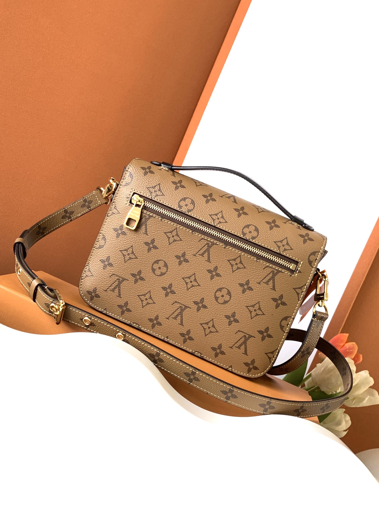 p900💰
Pochette Métis 手袋
【特级加强版】
型号： M44876
皮料： 是意大利A级皮料
五金： 采用进口A级全钢五金
包装： 全套原厂MB包装
尺寸：25.0 x 19.0 x 7.0 厘米 (长 x 高 x 宽)
专柜同步电子芯片内码