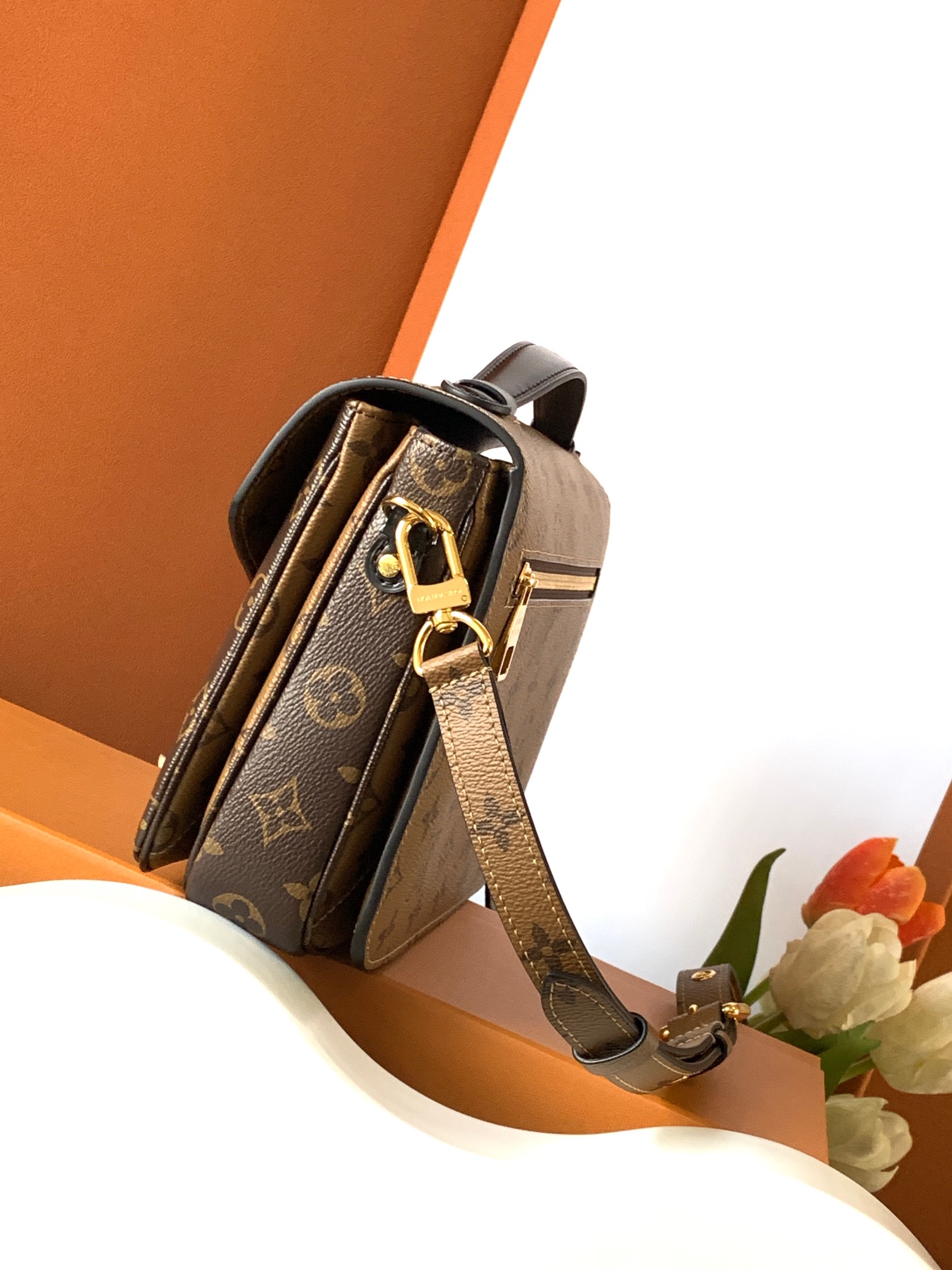 p900💰
Pochette Métis 手袋
【特级加强版】
型号： M44876
皮料： 是意大利A级皮料
五金： 采用进口A级全钢五金
包装： 全套原厂MB包装
尺寸：25.0 x 19.0 x 7.0 厘米 (长 x 高 x 宽)
专柜同步电子芯片内码