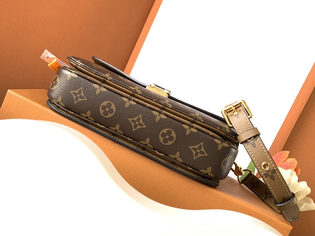 p900💰
Pochette Métis 手袋
【特级加强版】
型号： M44876
皮料： 是意大利A级皮料
五金： 采用进口A级全钢五金
包装： 全套原厂MB包装
尺寸：25.0 x 19.0 x 7.0 厘米 (长 x 高 x 宽)
专柜同步电子芯片内码