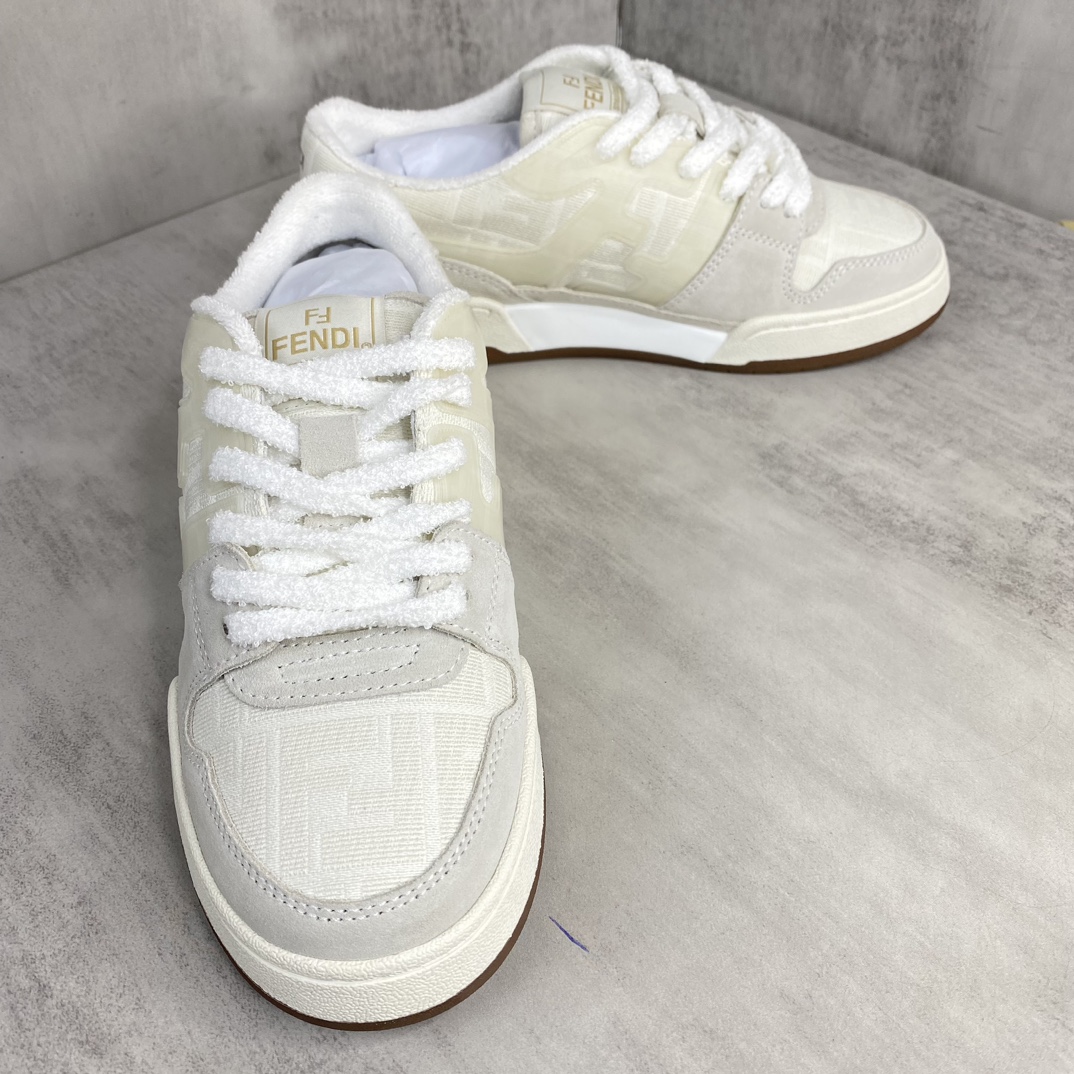 Fendi 新款上架 (莞产 ) Fendi 芬迪 23ss 休闲鞋FENDI芬迪match最新 运动鞋 设计师Kim Jones打造的首款运动鞋fendi match 和LV驴牌的Trainer篮球运动鞋 鞋型差不多 添加了FF 的设计 鞋面采用麂皮和皮革拼接组合 侧面凸起的双F logo内里采用毛巾绒里 / 男款39-45
