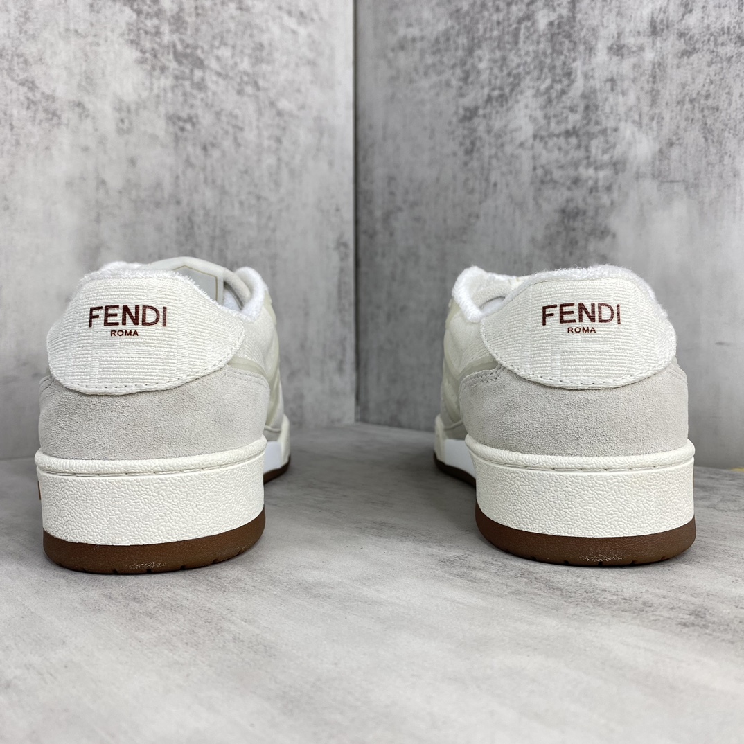 Fendi 新款上架 (莞产 ) Fendi 芬迪 23ss 休闲鞋FENDI芬迪match最新 运动鞋 设计师Kim Jones打造的首款运动鞋fendi match 和LV驴牌的Trainer篮球运动鞋 鞋型差不多 添加了FF 的设计 鞋面采用麂皮和皮革拼接组合 侧面凸起的双F logo内里采用毛巾绒里 / 男款39-45